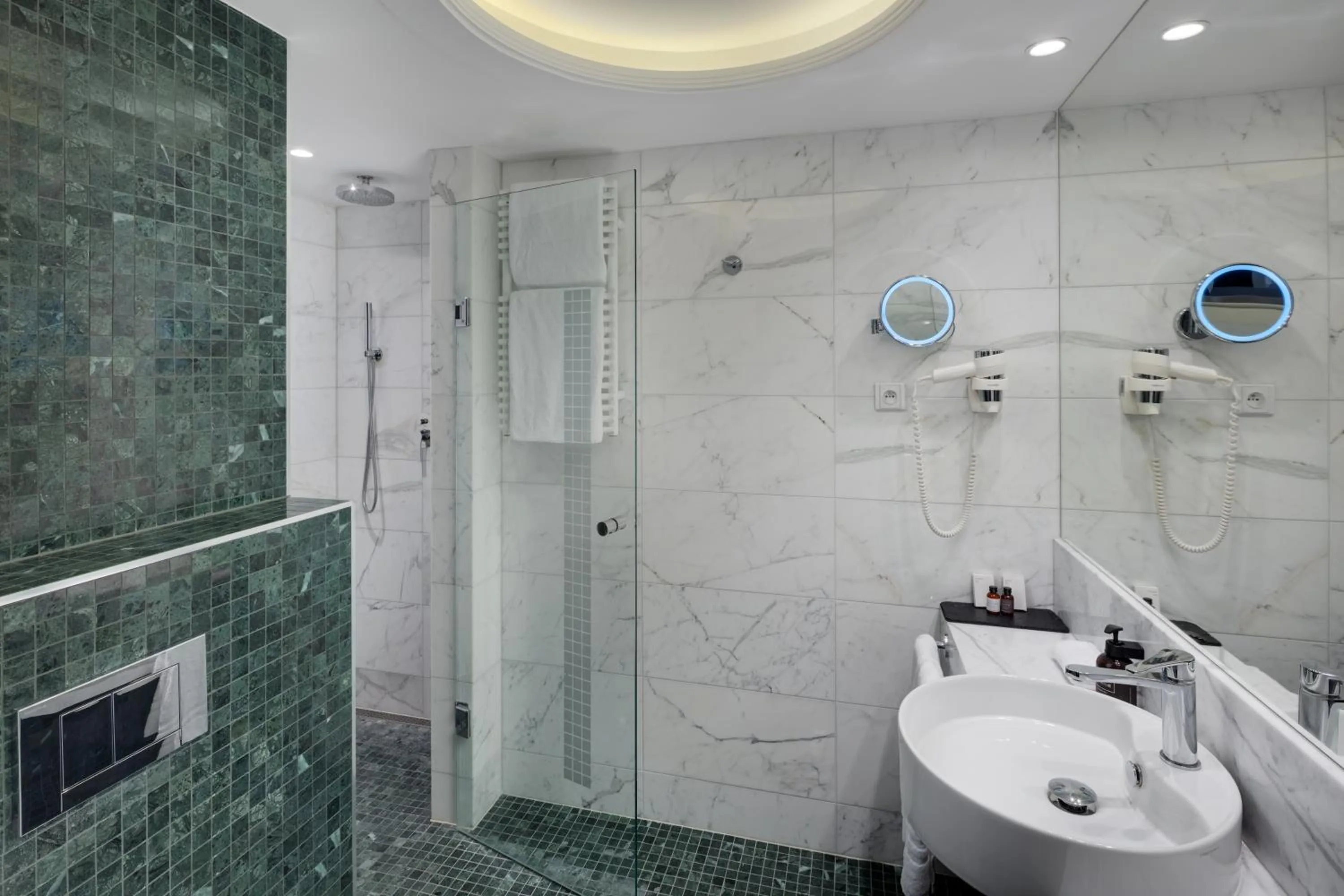 Shower in Hotel Savoy Prague