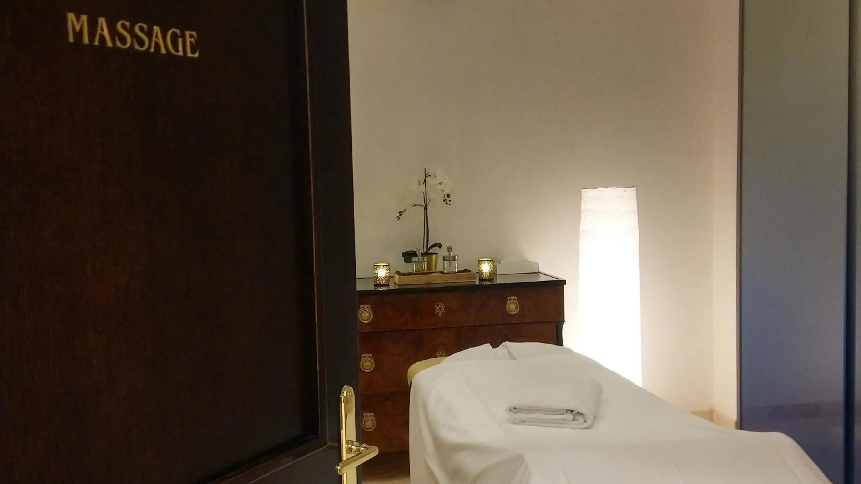 Massage in Hotel Savoy Prague