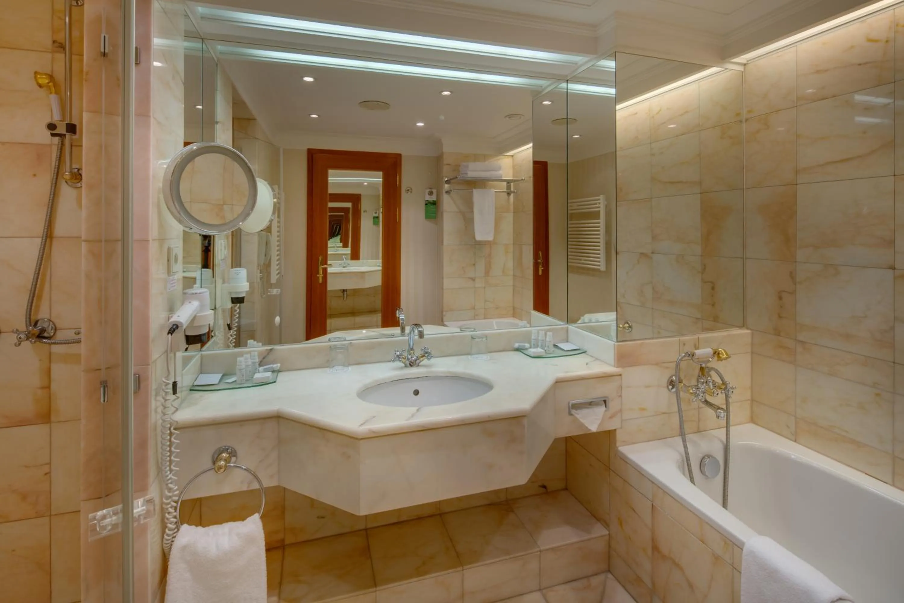 Shower in Hotel Savoy Prague