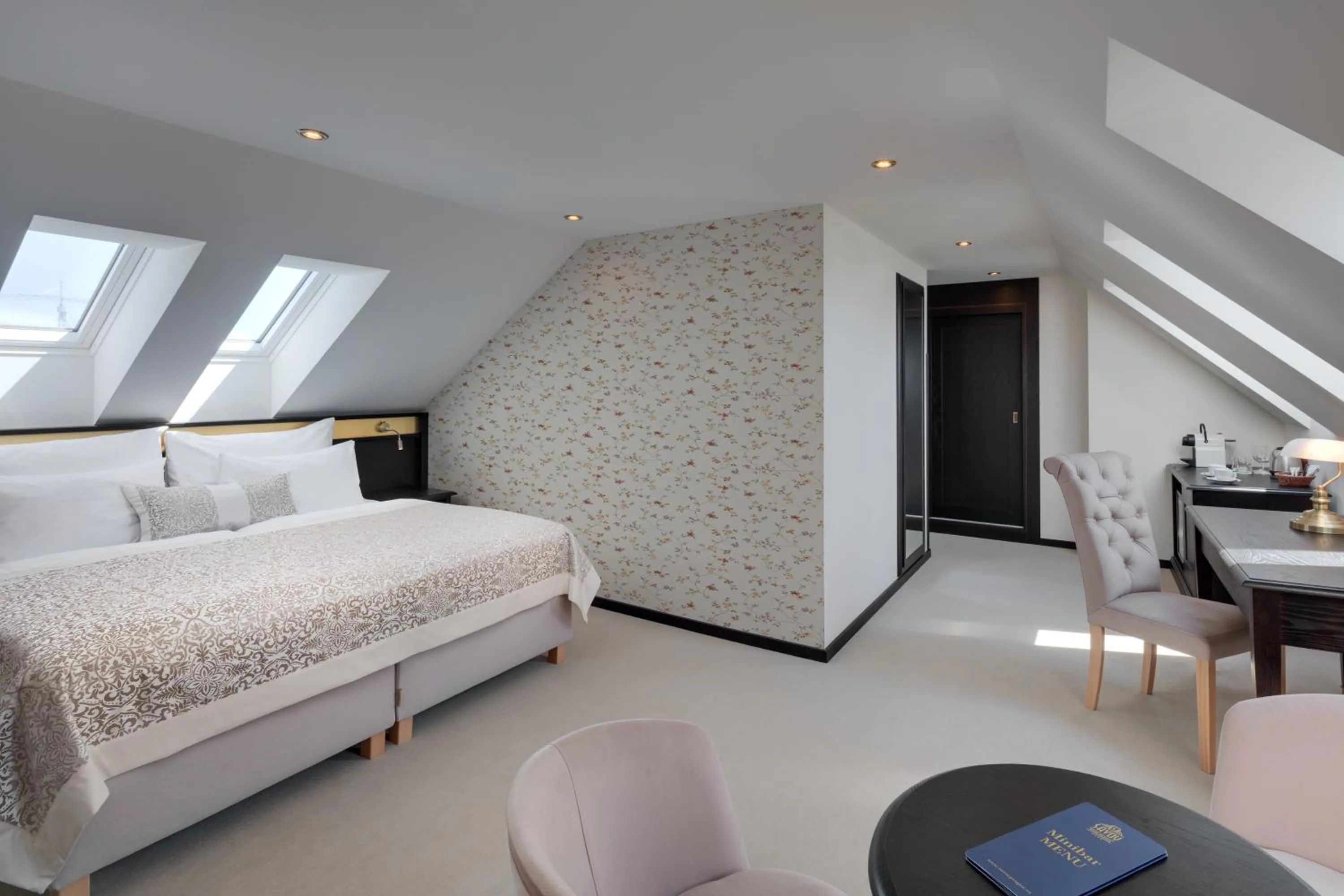 Bed in Hotel Savoy Prague