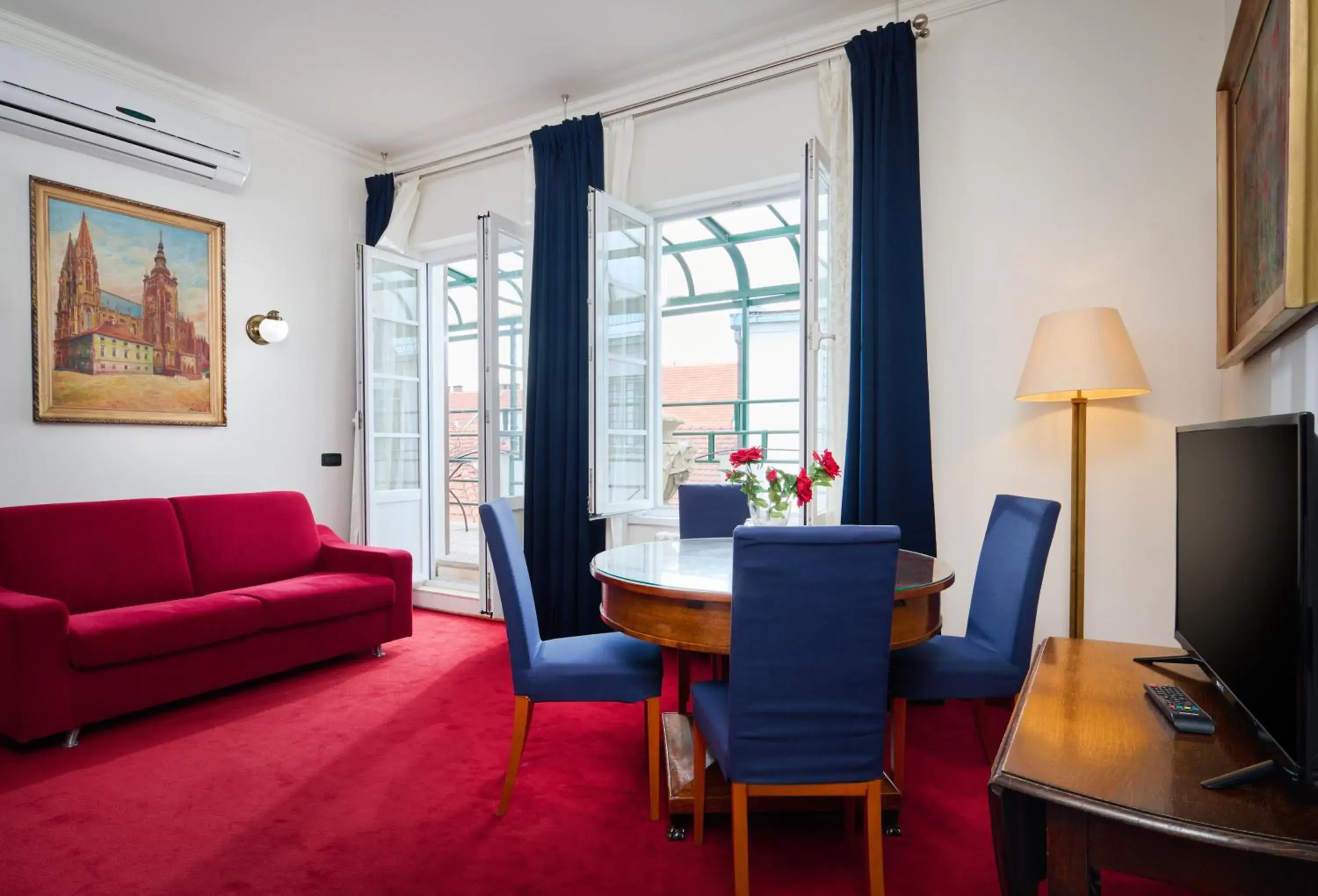 Suite (2-3 Adults) in Hotel Bologna Suite (2-3 Adults) in Hotel Bologna