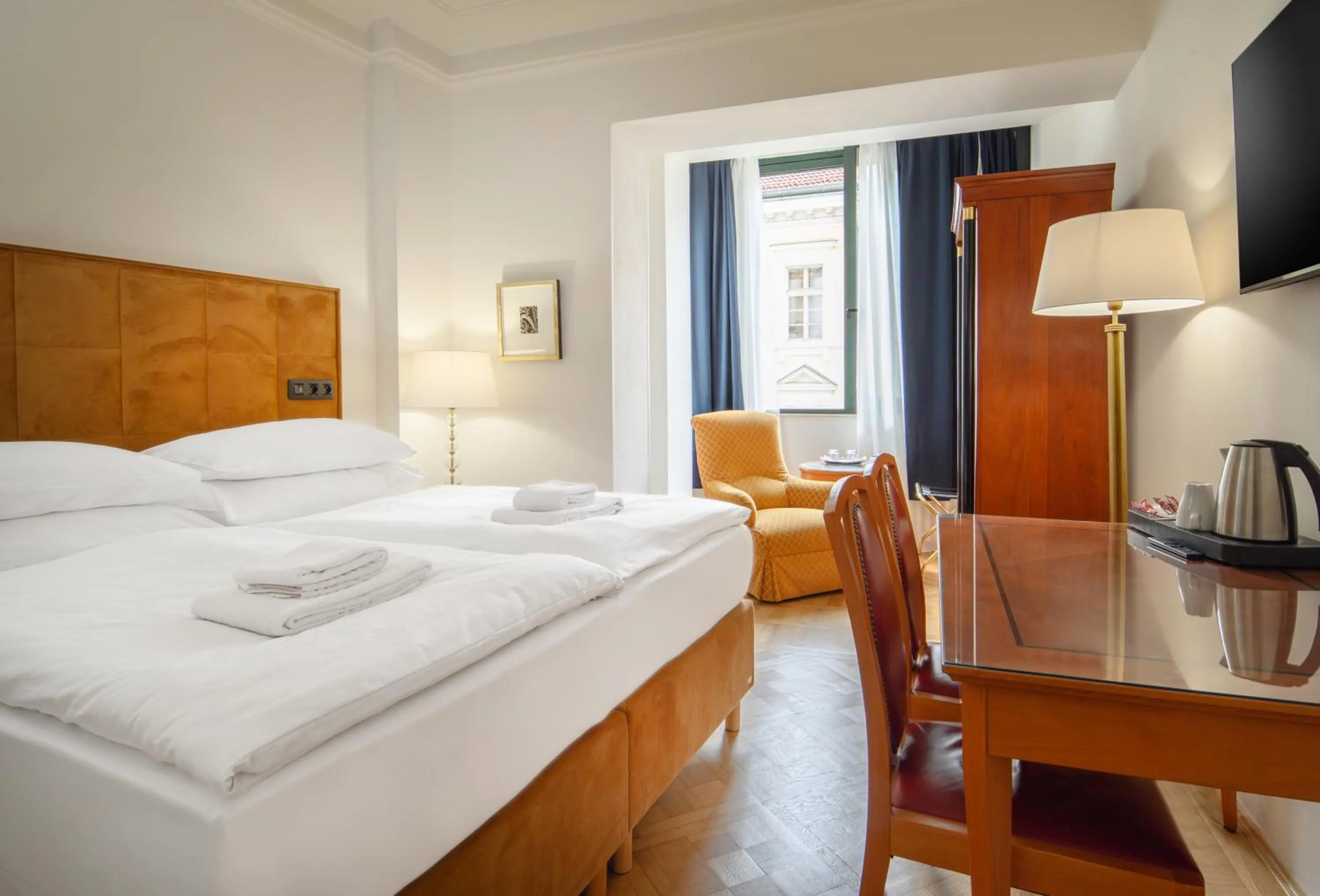 Bedroom, Bed in Hotel Bologna