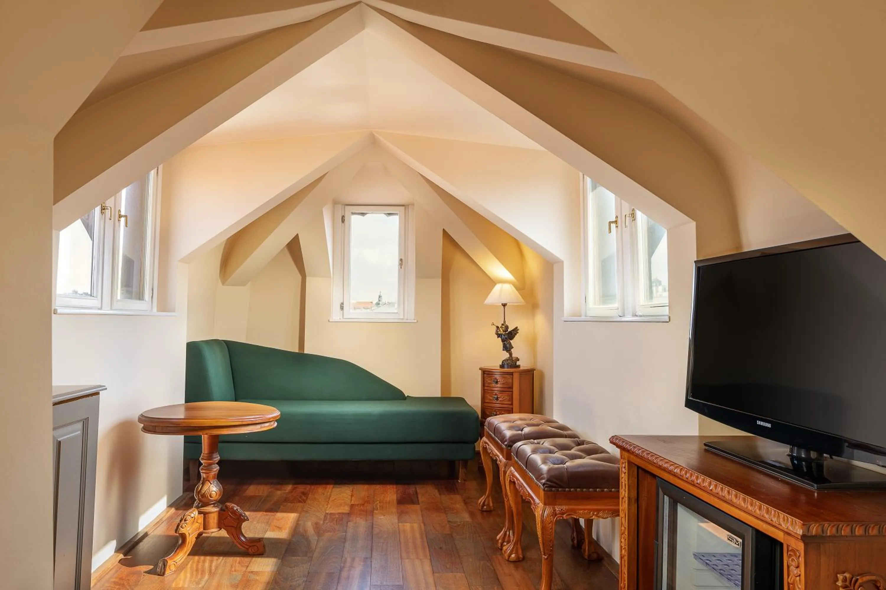 TV and multimedia in Iron Gate Hotel & Suites Prague by BHG