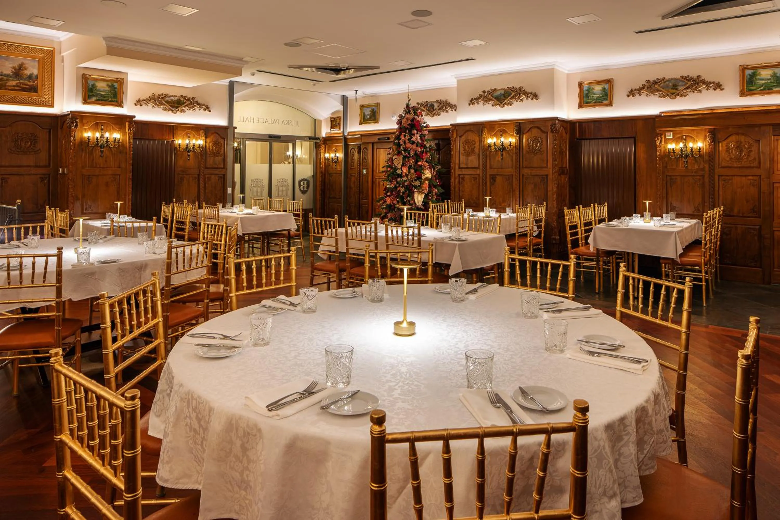 Restaurant/places to eat in Iron Gate Hotel & Suites Prague by BHG