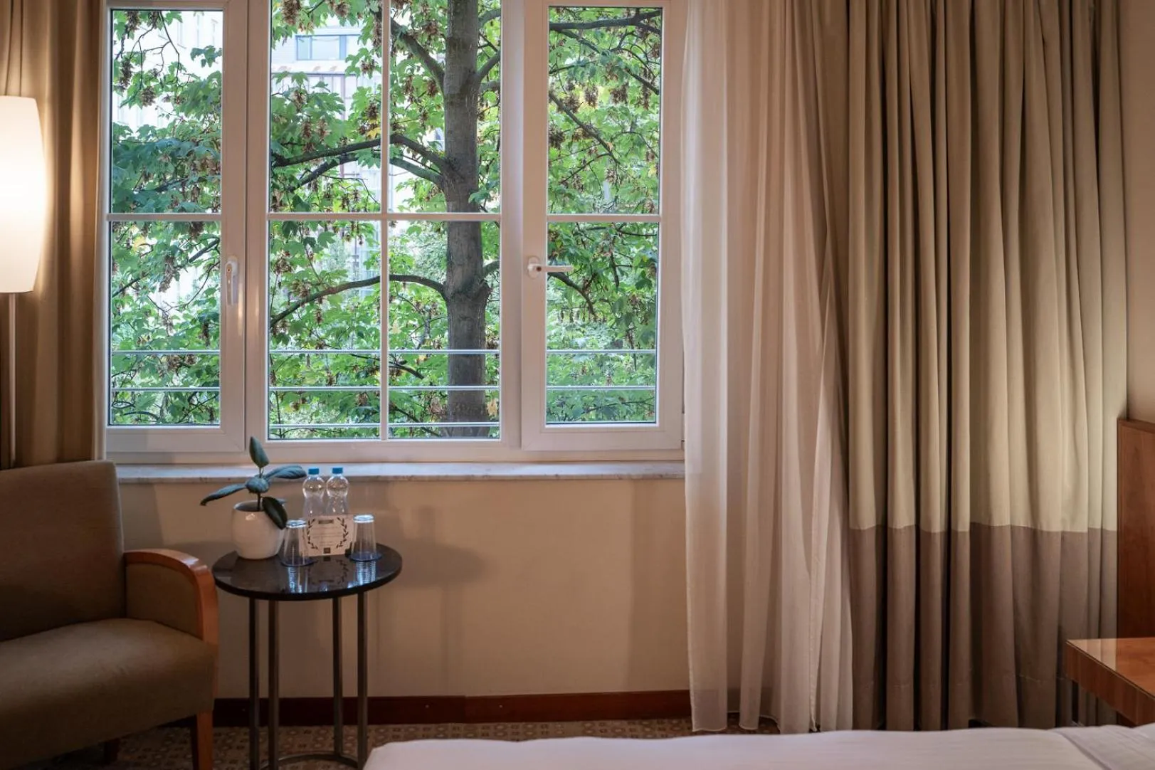 View (from property/room), Bed in K+K Hotel Central