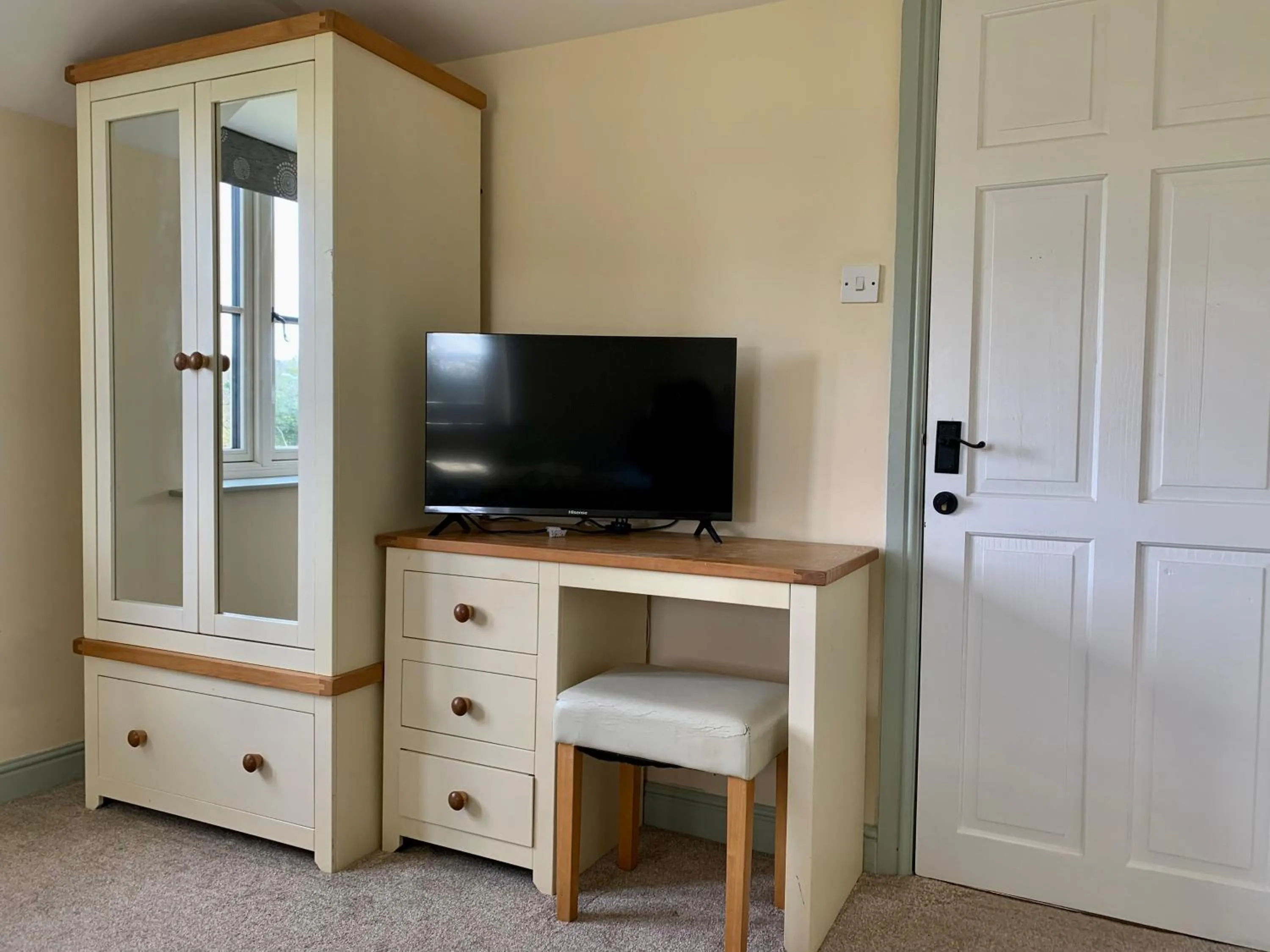 TV and multimedia in Farmhouse studio near Shrewsbury