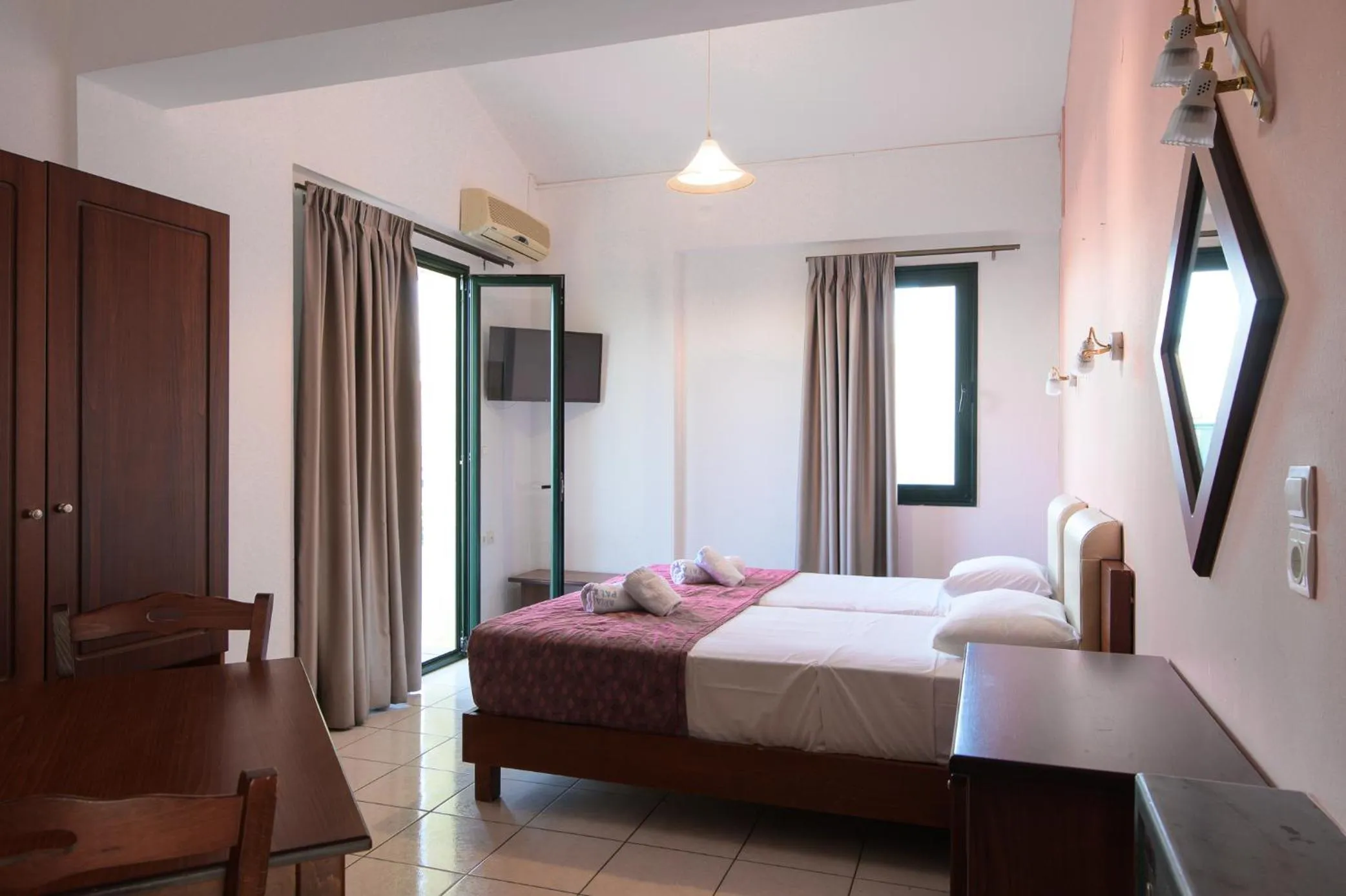 Bed in Ariadni Palace Apartments