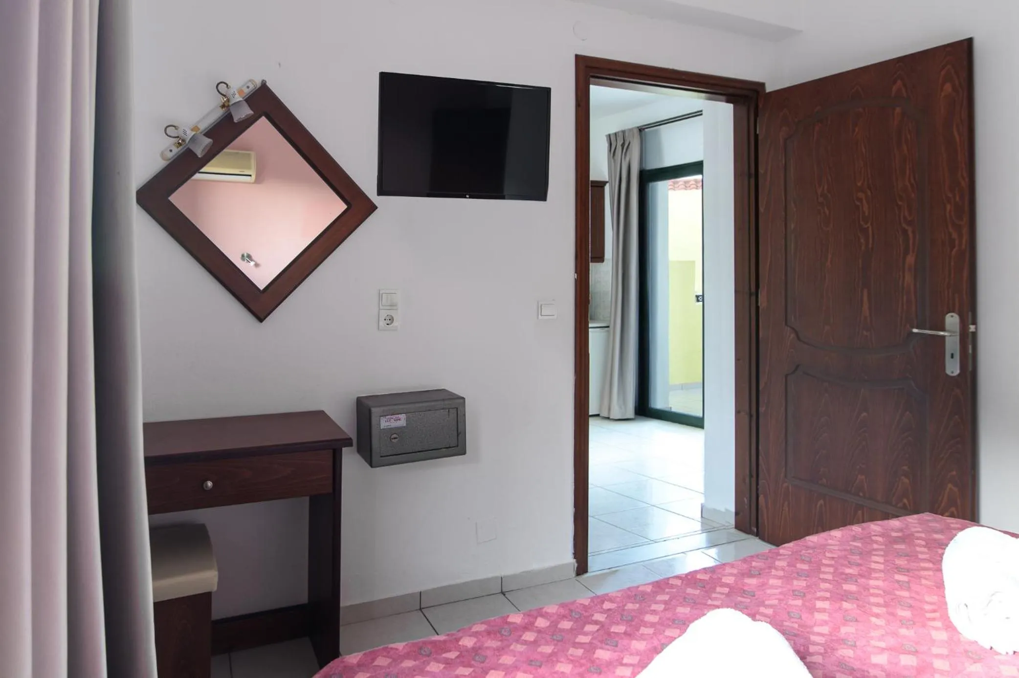 Bedroom, Bed in Ariadni Palace Apartments