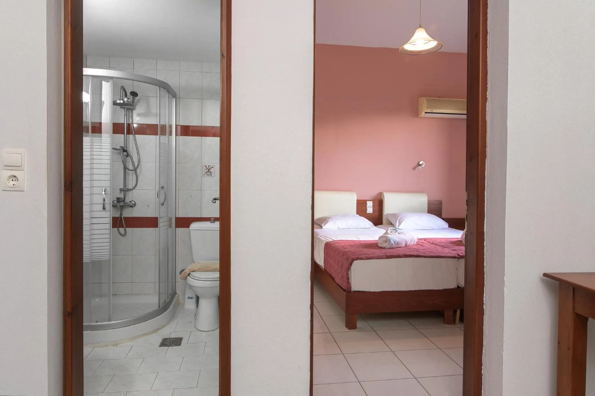 Shower, Bed in Ariadni Palace Apartments