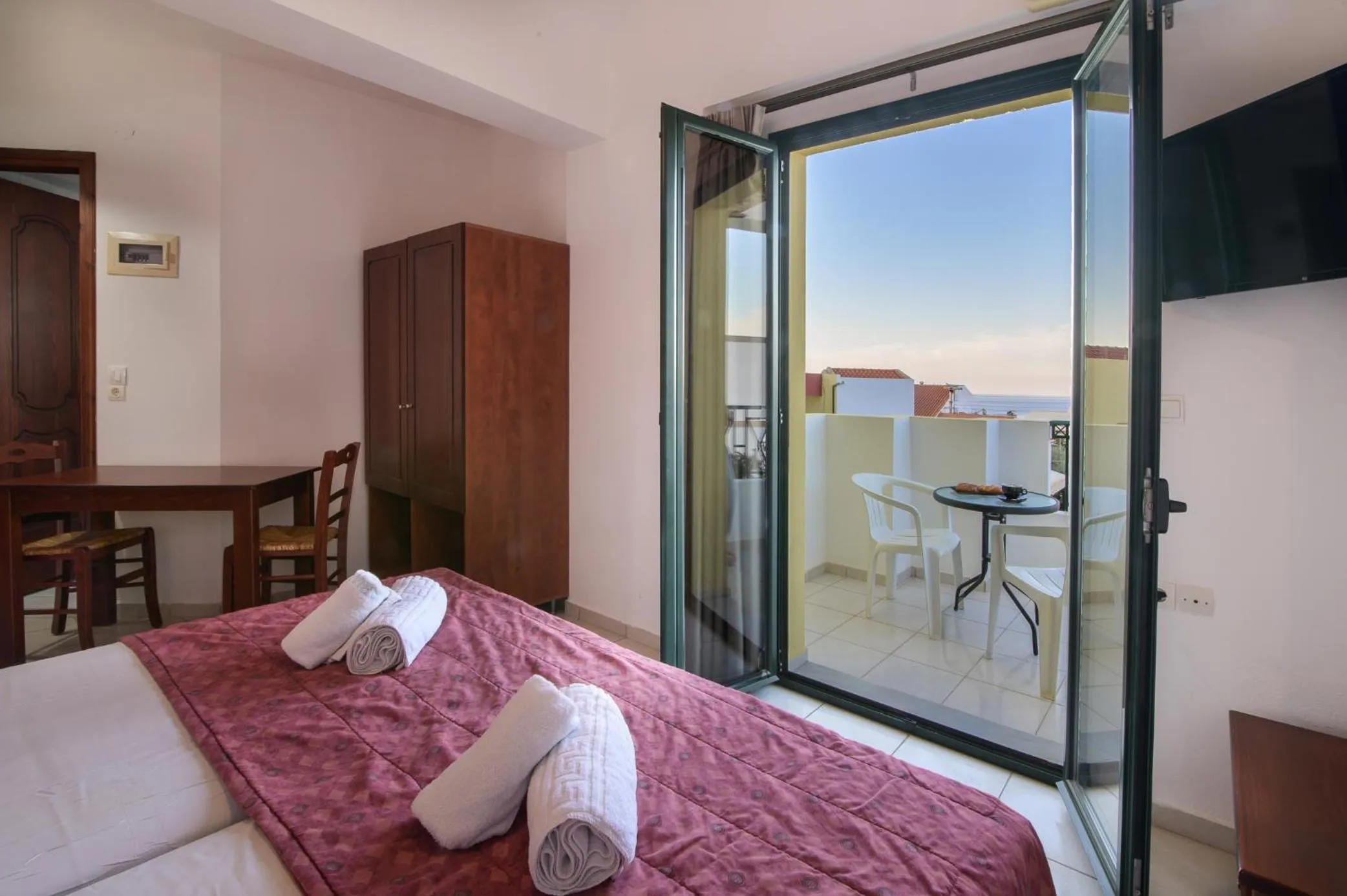 Bed in Ariadni Palace Apartments