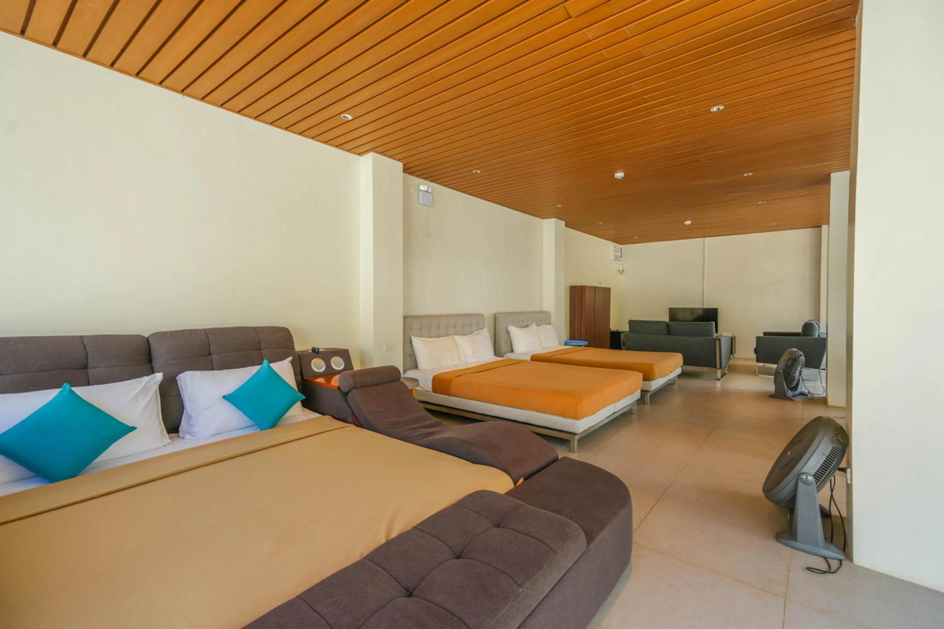 Bed in Destino Beach Resort and Hotel