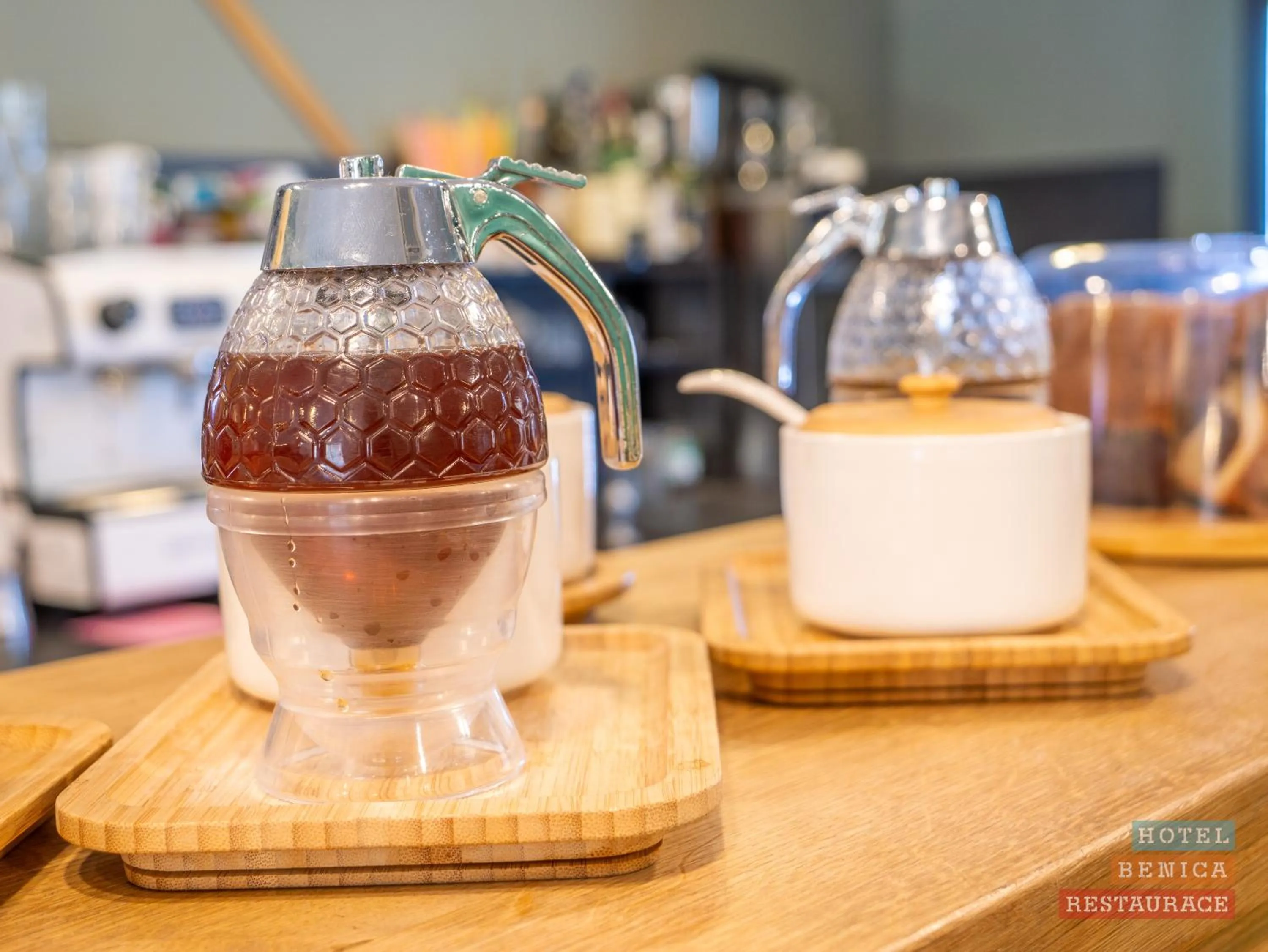 Restaurant/places to eat in Hotel Benica