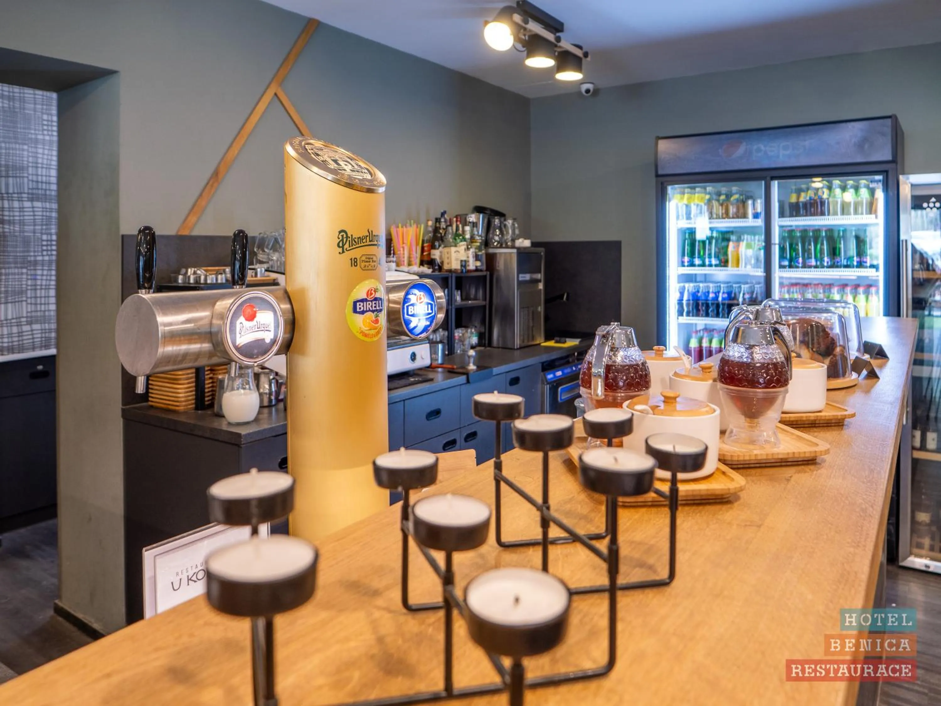 Restaurant/places to eat in Hotel Benica