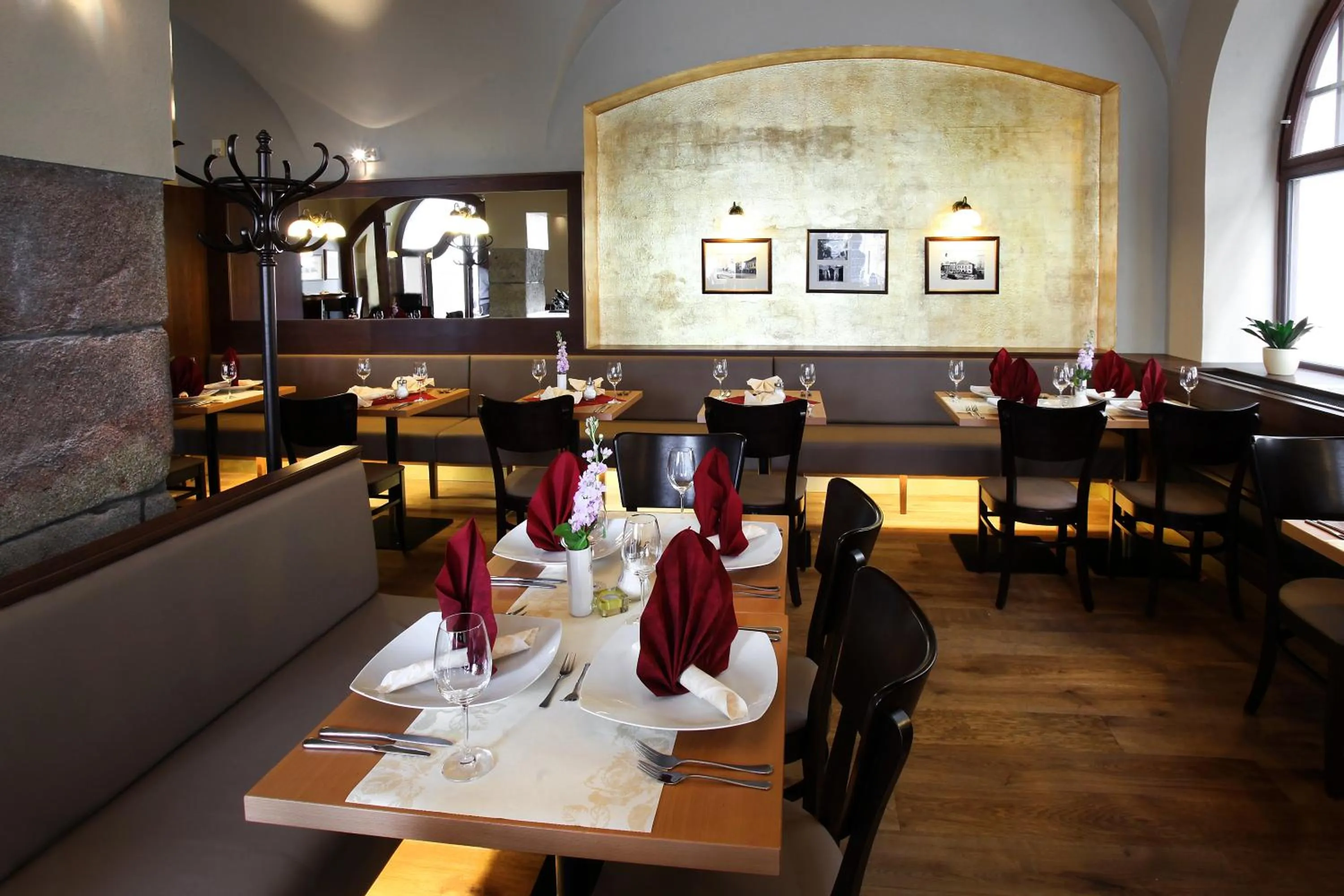 Restaurant/places to eat in Hotel Zlatá hvězda