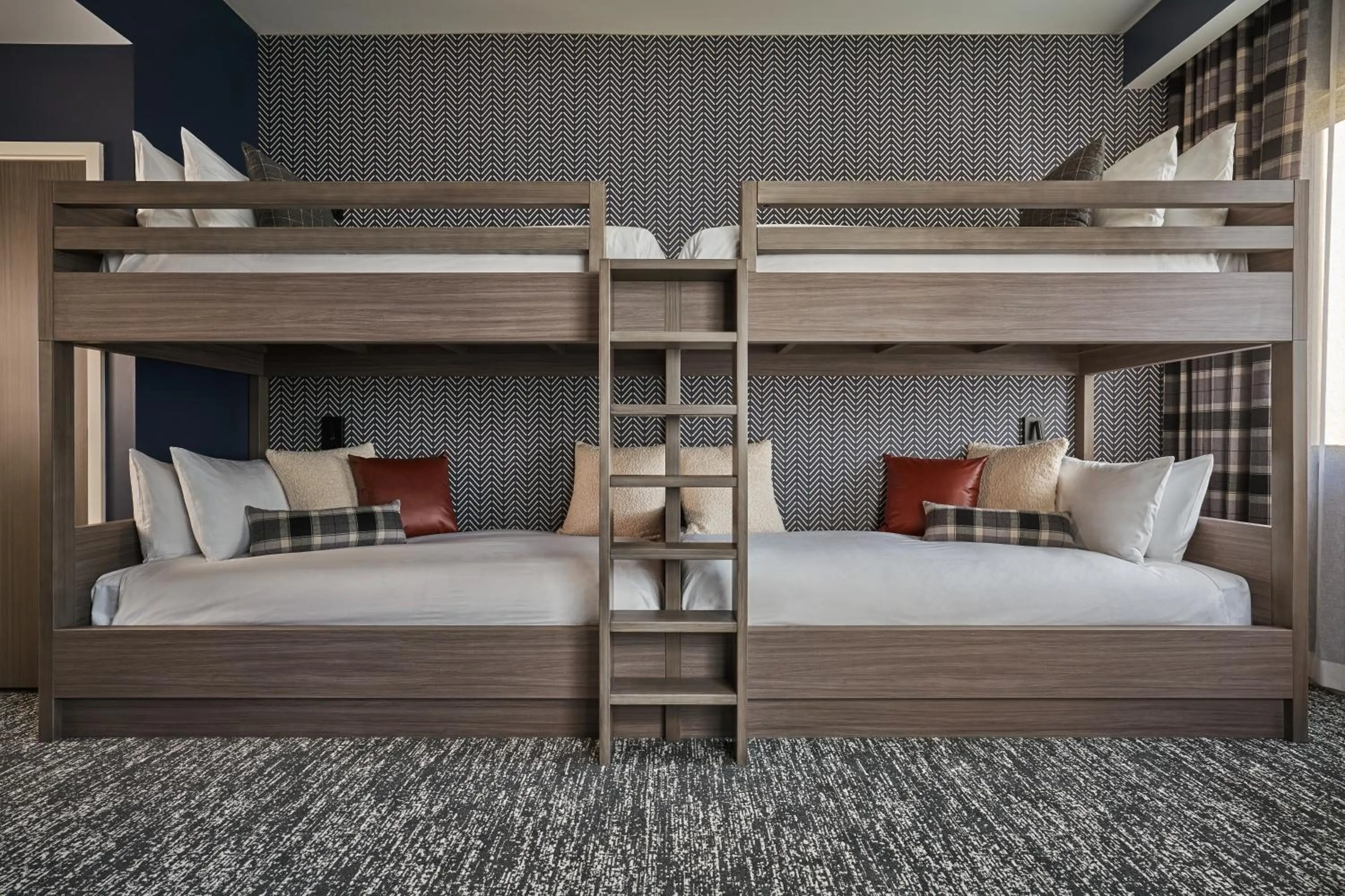 bunk bed, Bed in Pendry Park City