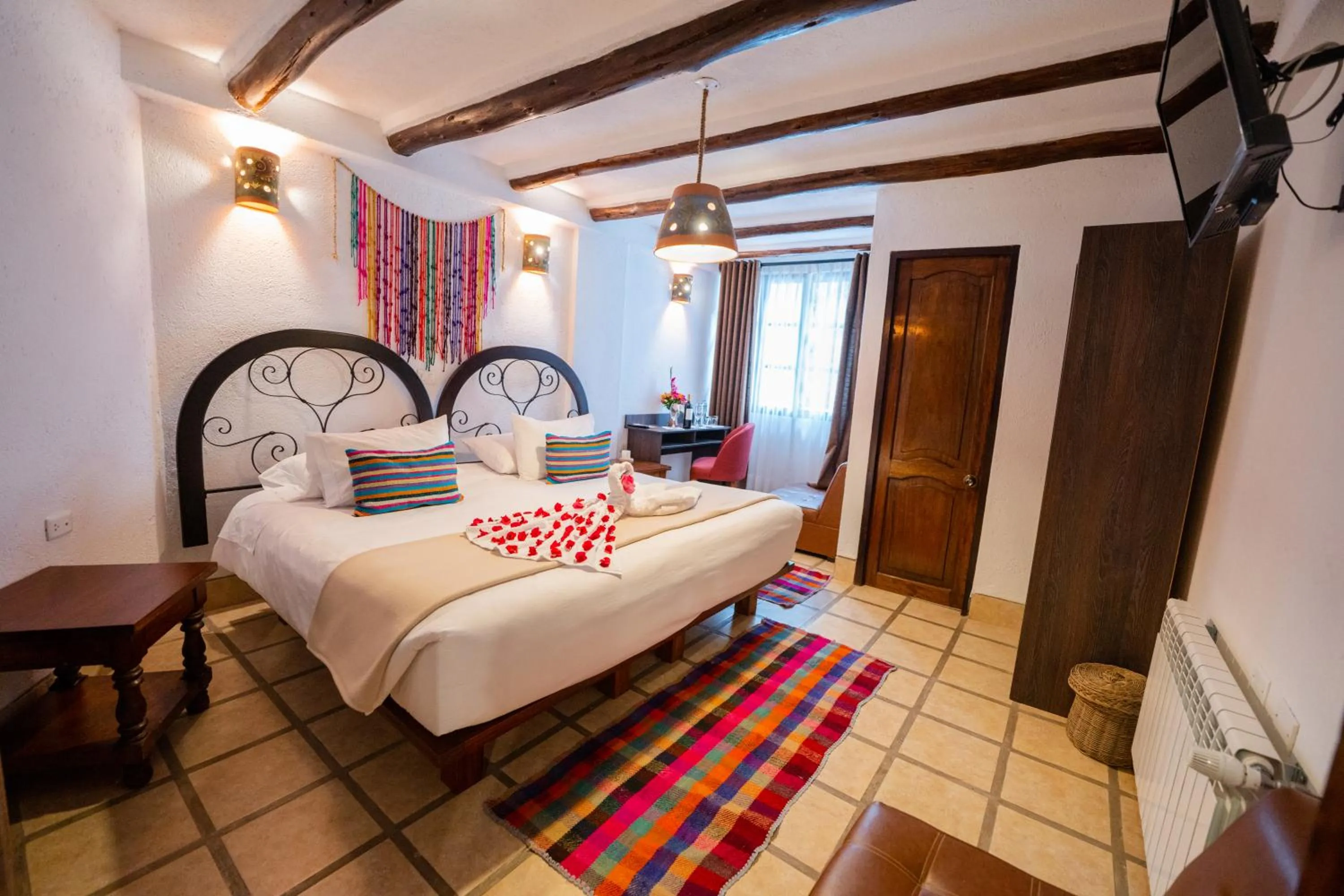 Photo of the whole room, Bed in Vilas Insight Hotel Machupicchu