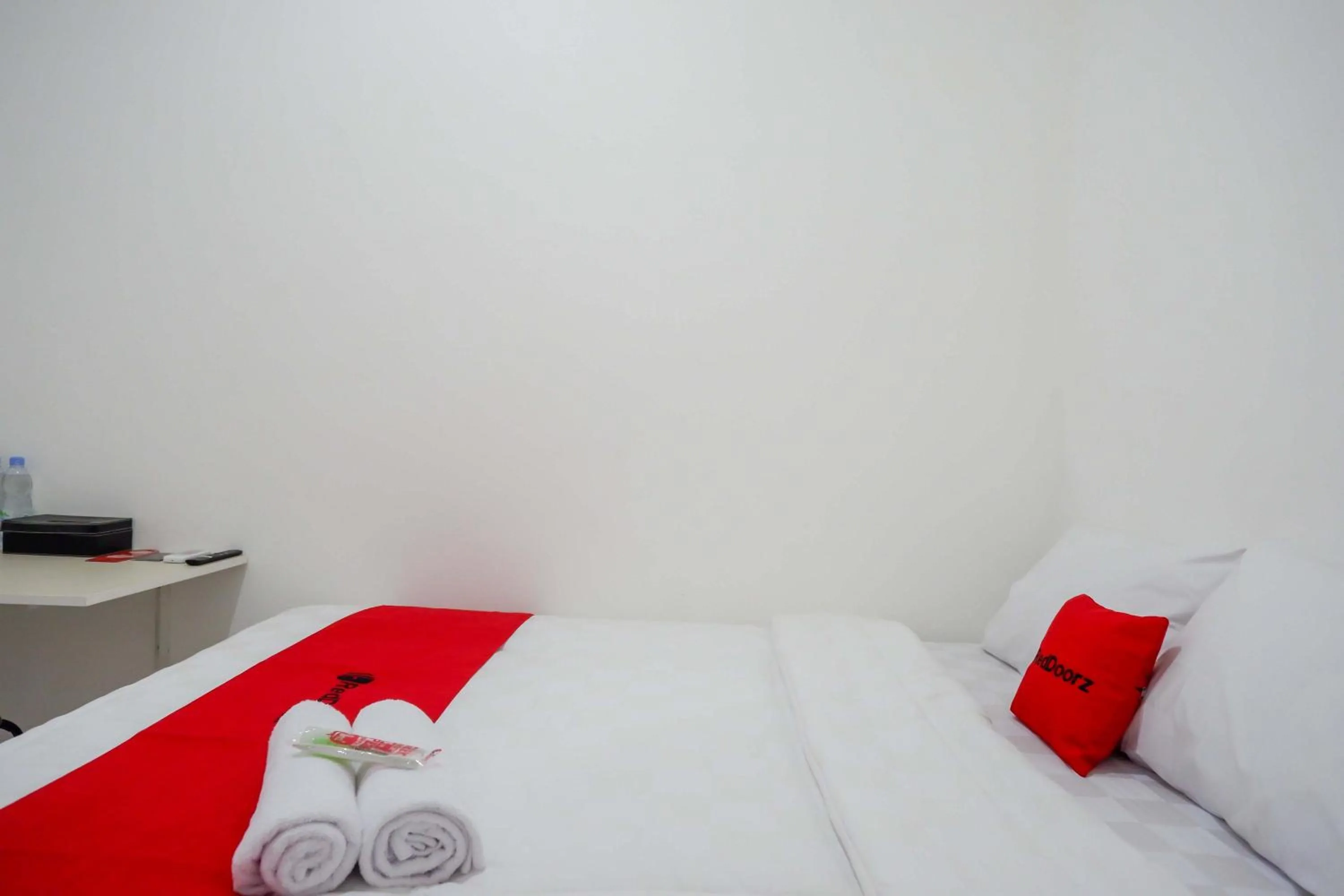 Bed in RedDoorz near GOR Jatidiri Semarang
