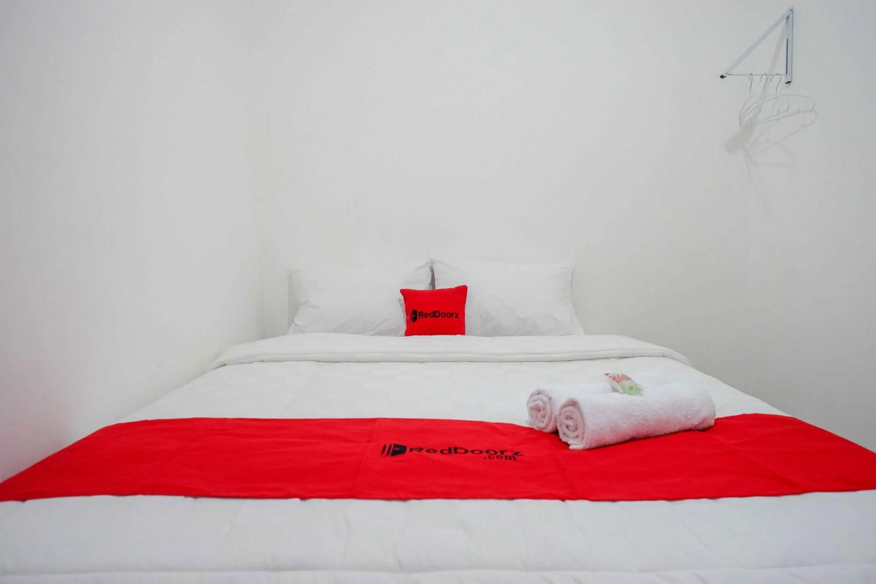 Bed in RedDoorz near GOR Jatidiri Semarang