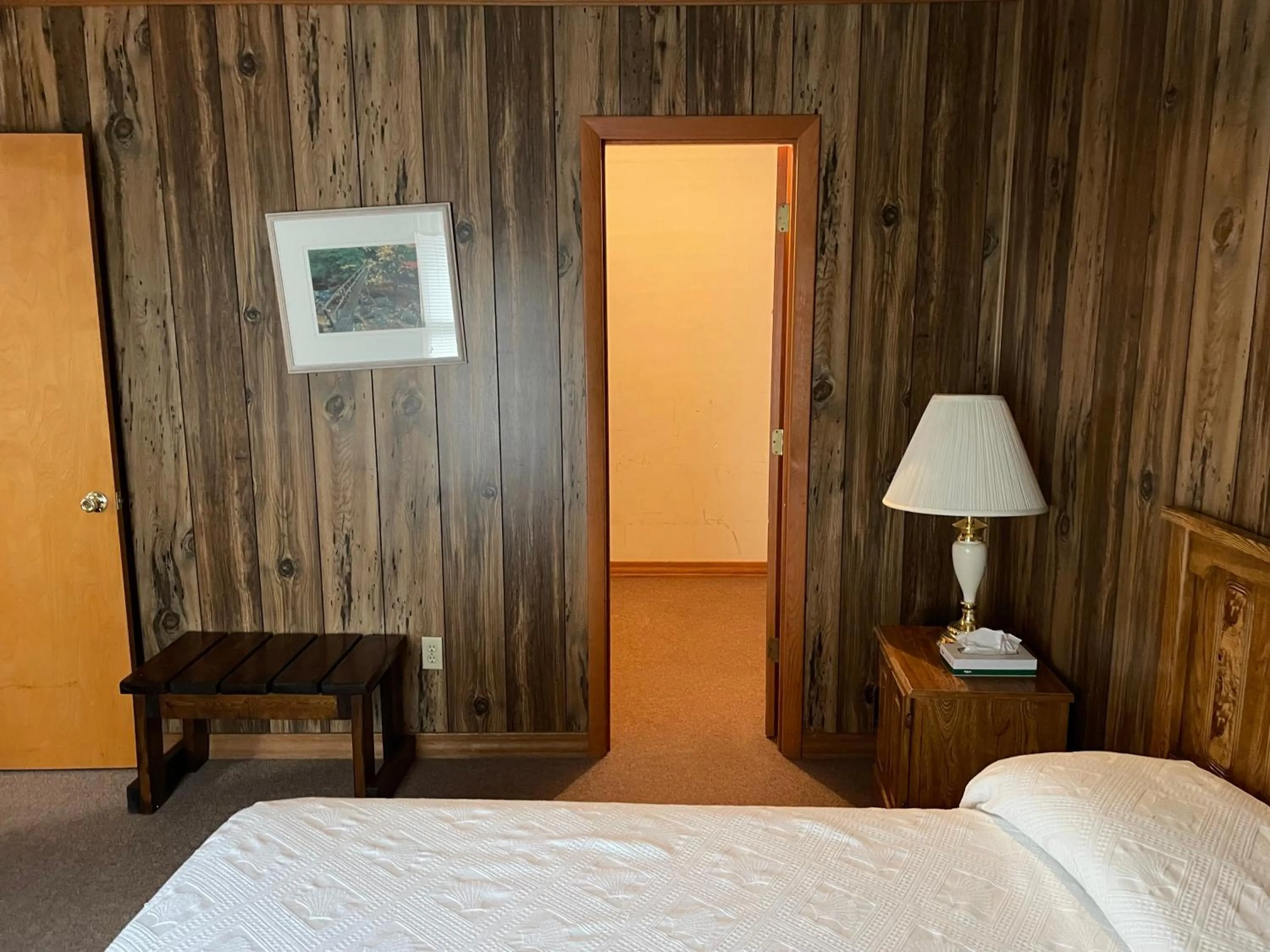 Bed in PINE VALLEY MOTEL