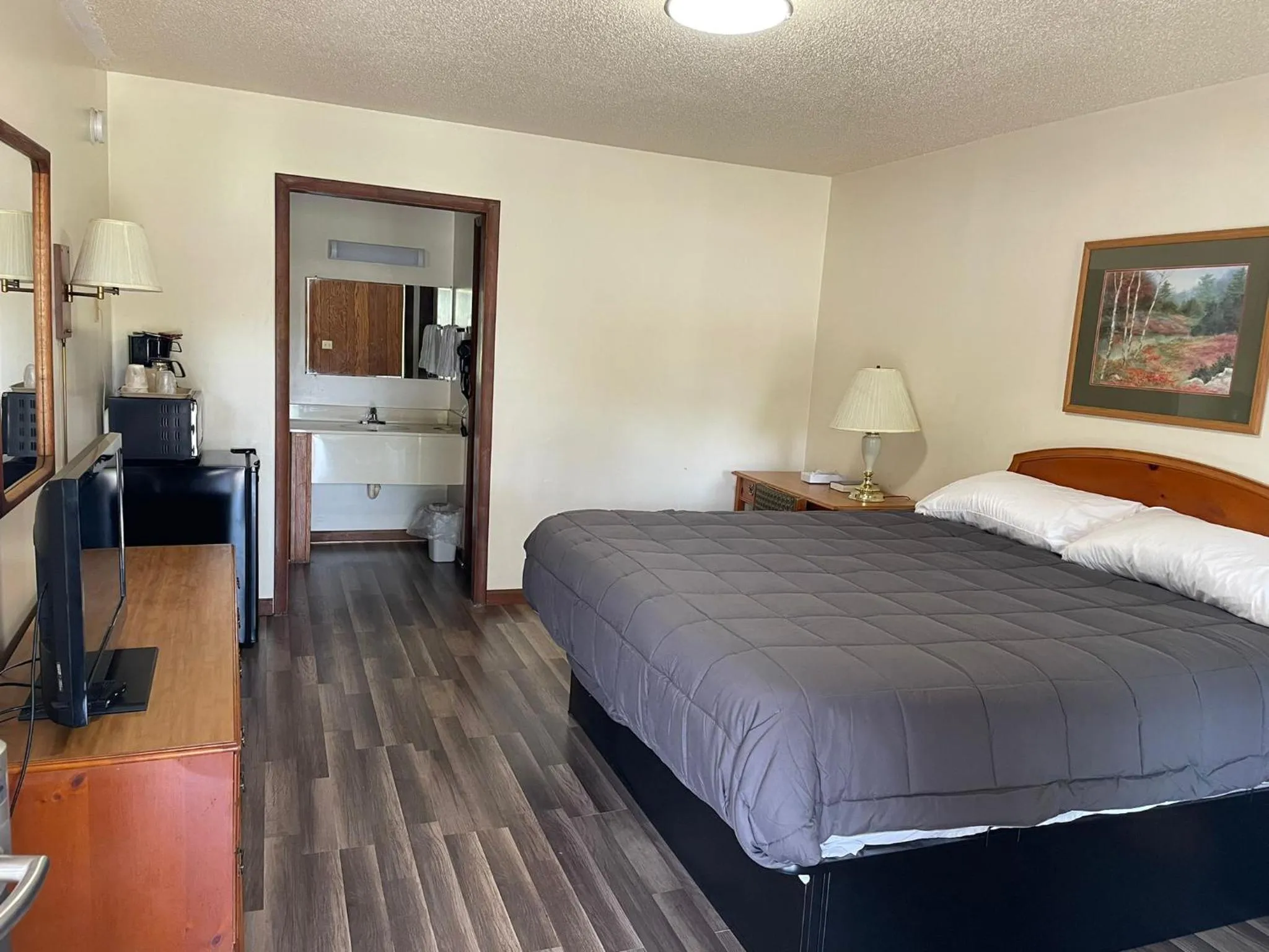 Bed in PINE VALLEY MOTEL