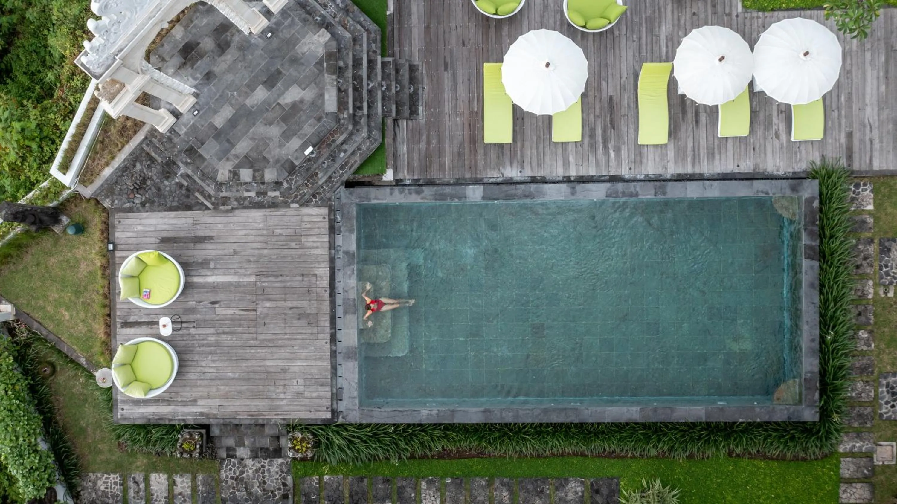 Swimming pool in Giri Bhagawan Villas & Spa