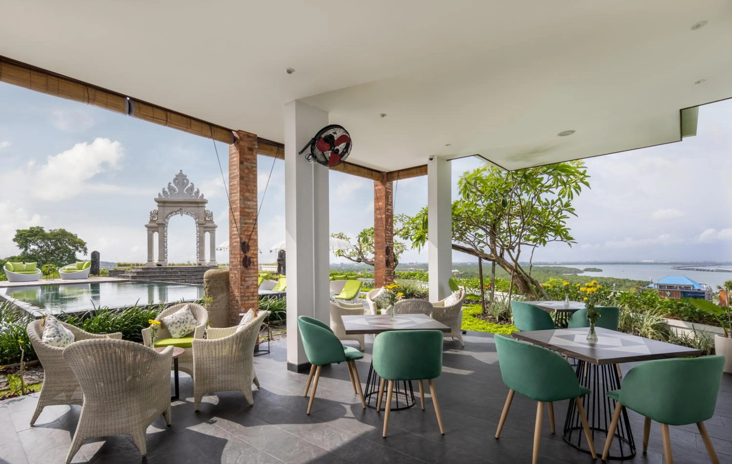 Restaurant/places to eat in Giri Bhagawan Villas & Spa