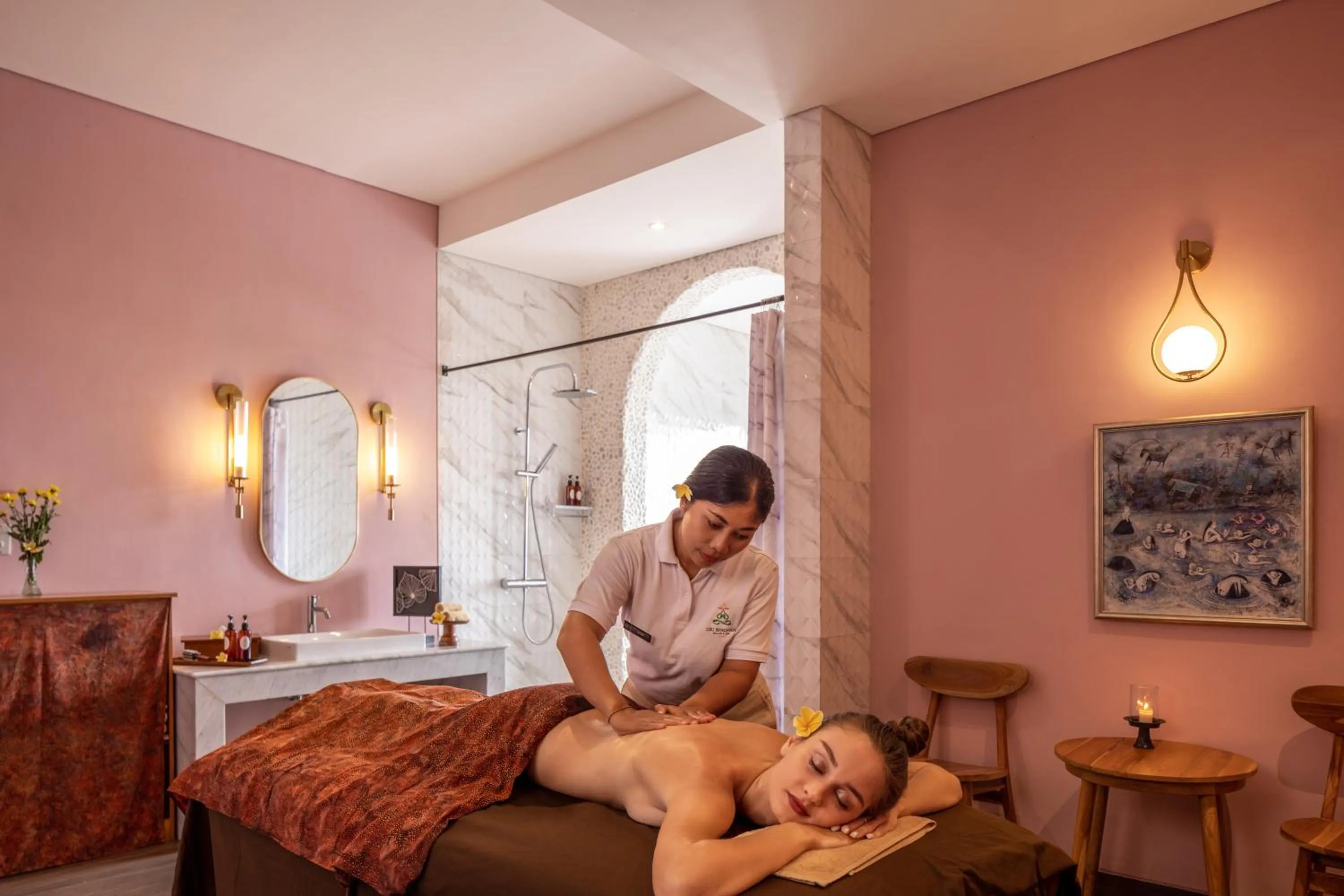 Massage in Giri Bhagawan Villas & Spa