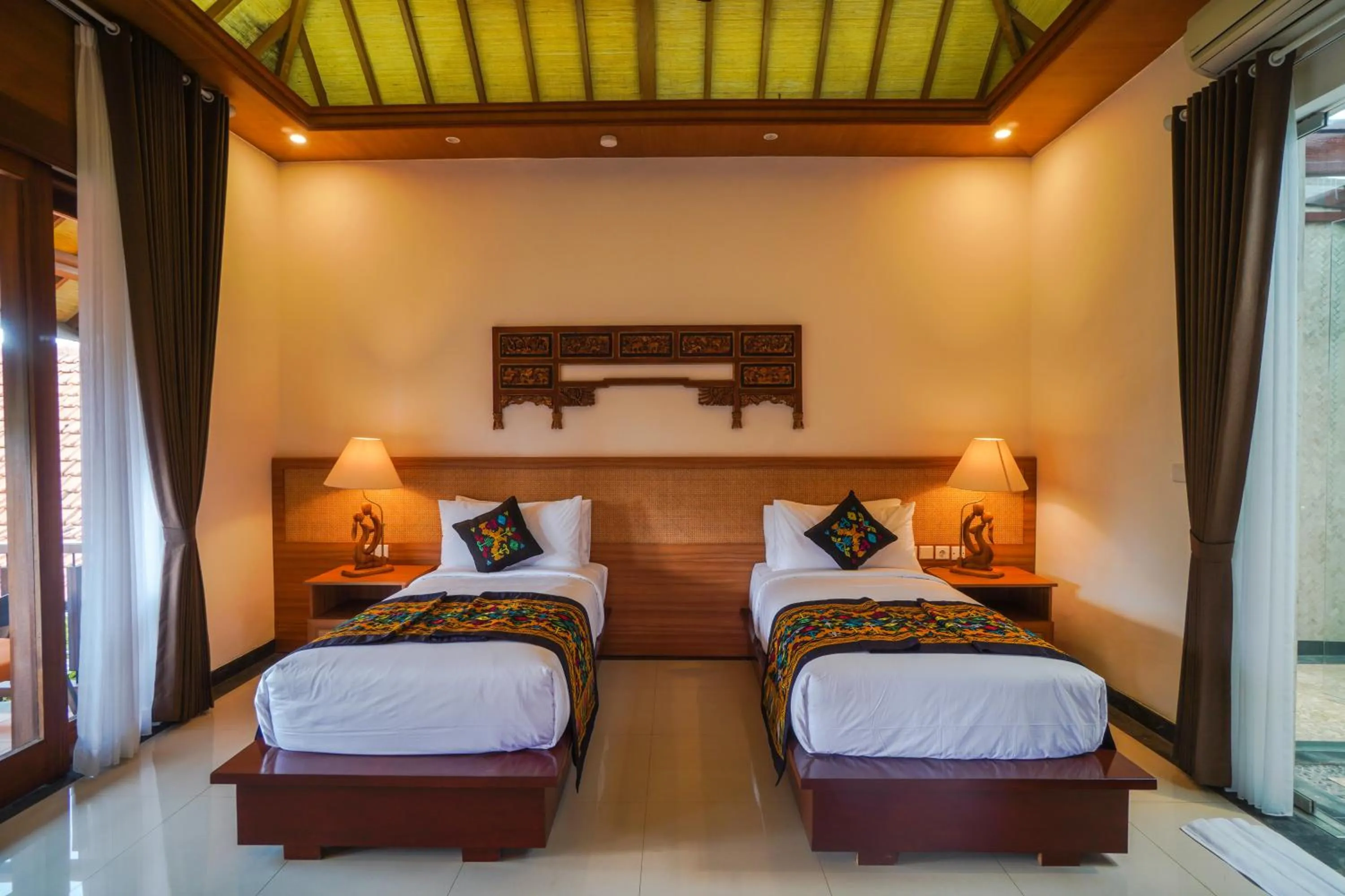 Bed in Giri Bhagawan Villas & Spa