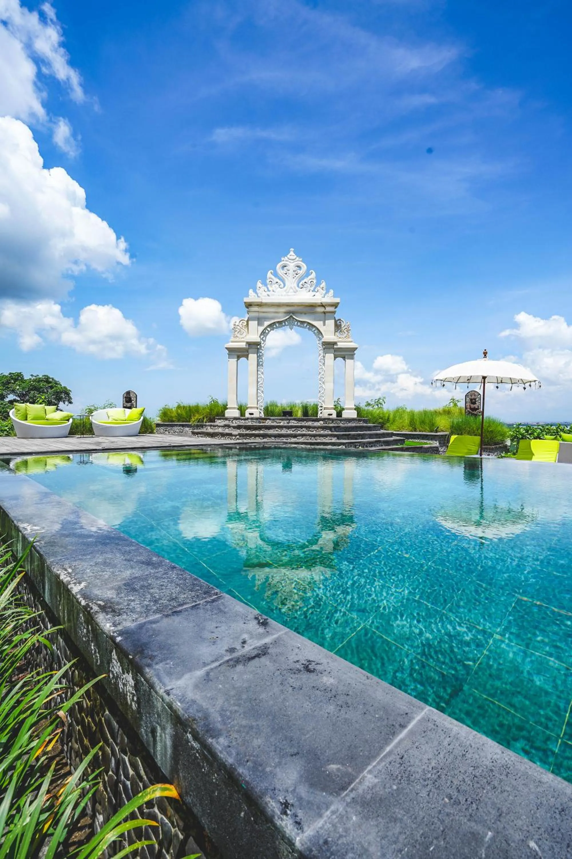Pool view in Giri Bhagawan Villas & Spa