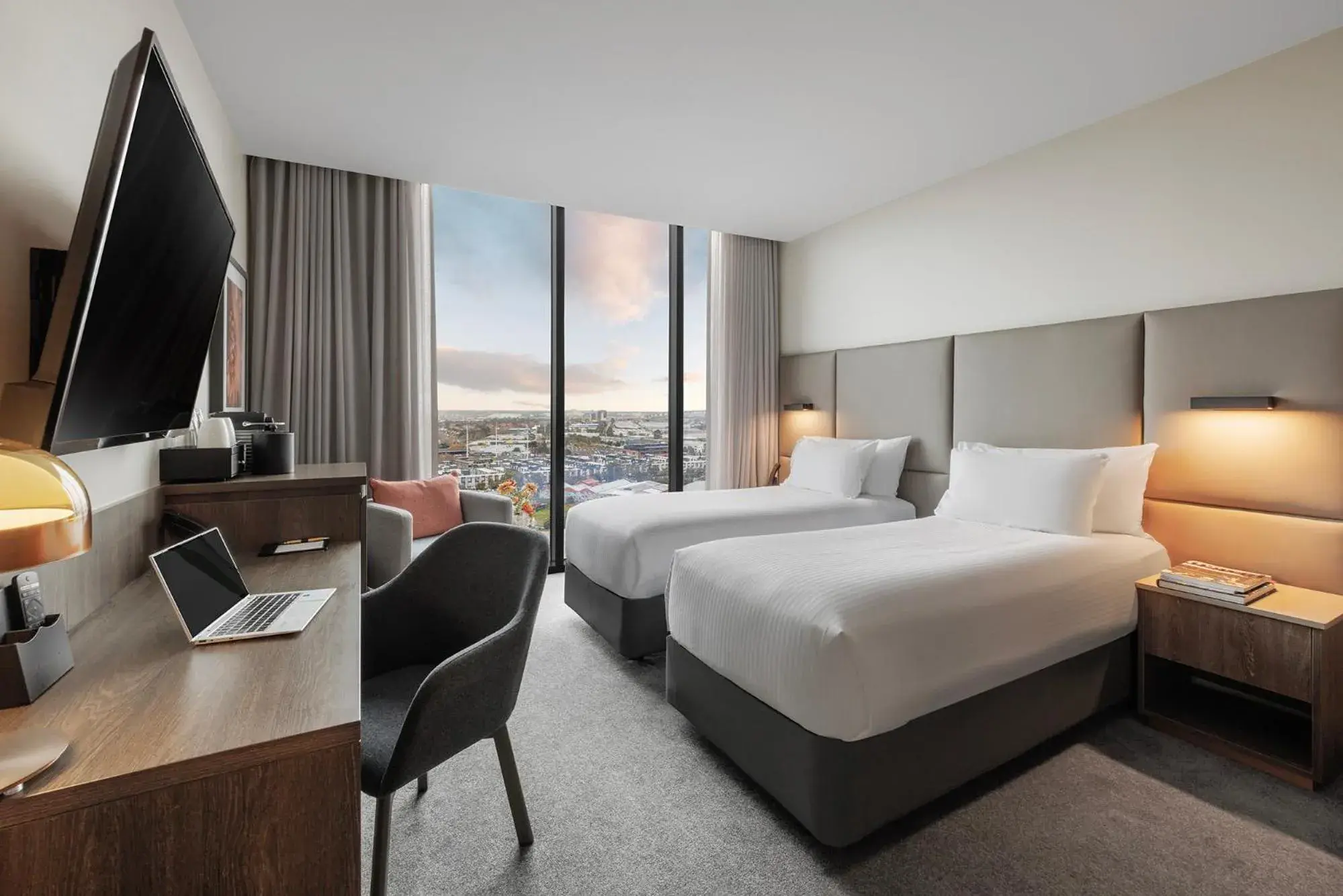 Deluxe Twin Room in Oakwood Premier Melbourne Deluxe Twin Room in Oakwood Premier Melbourne