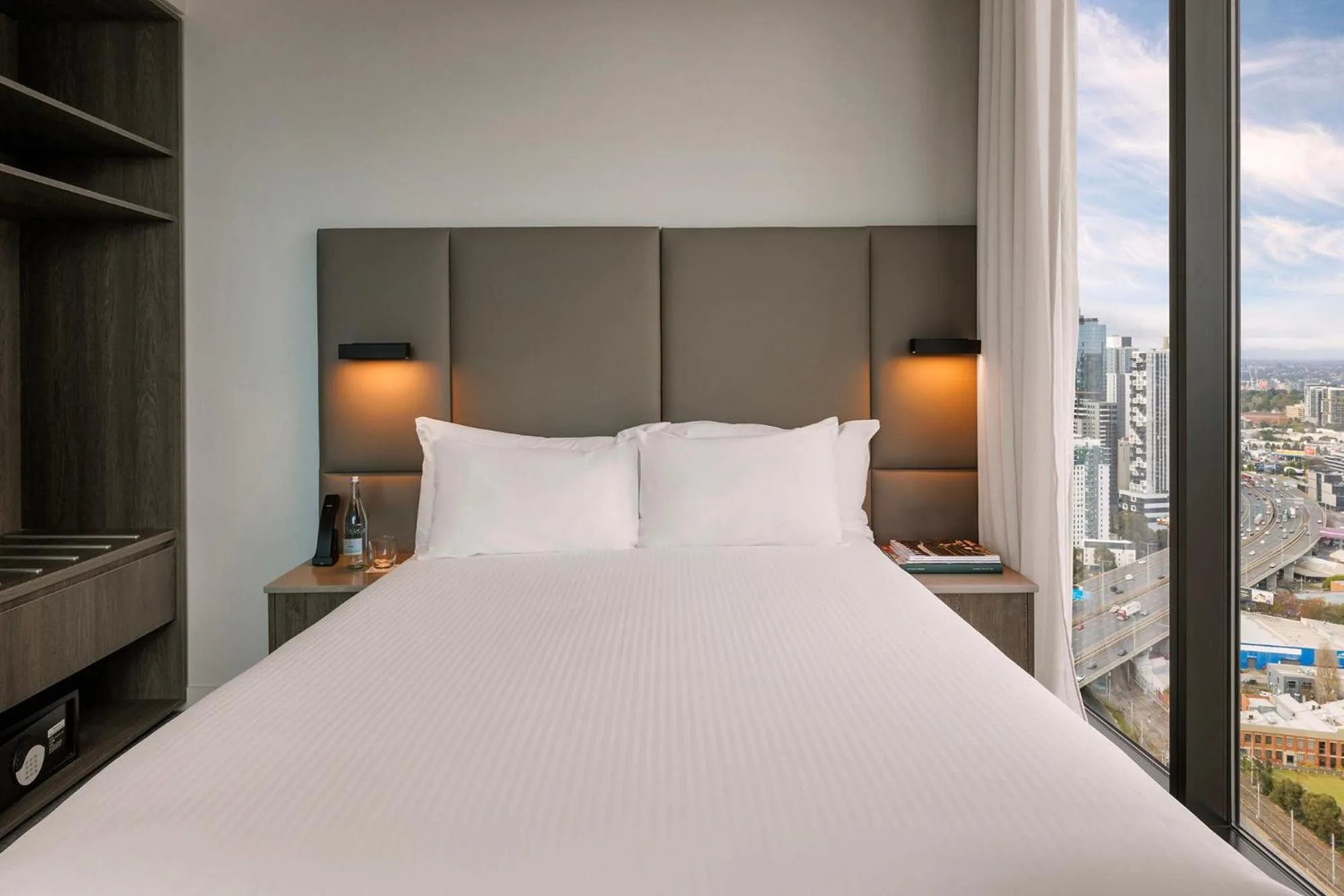 Bed in Oakwood Premier Melbourne