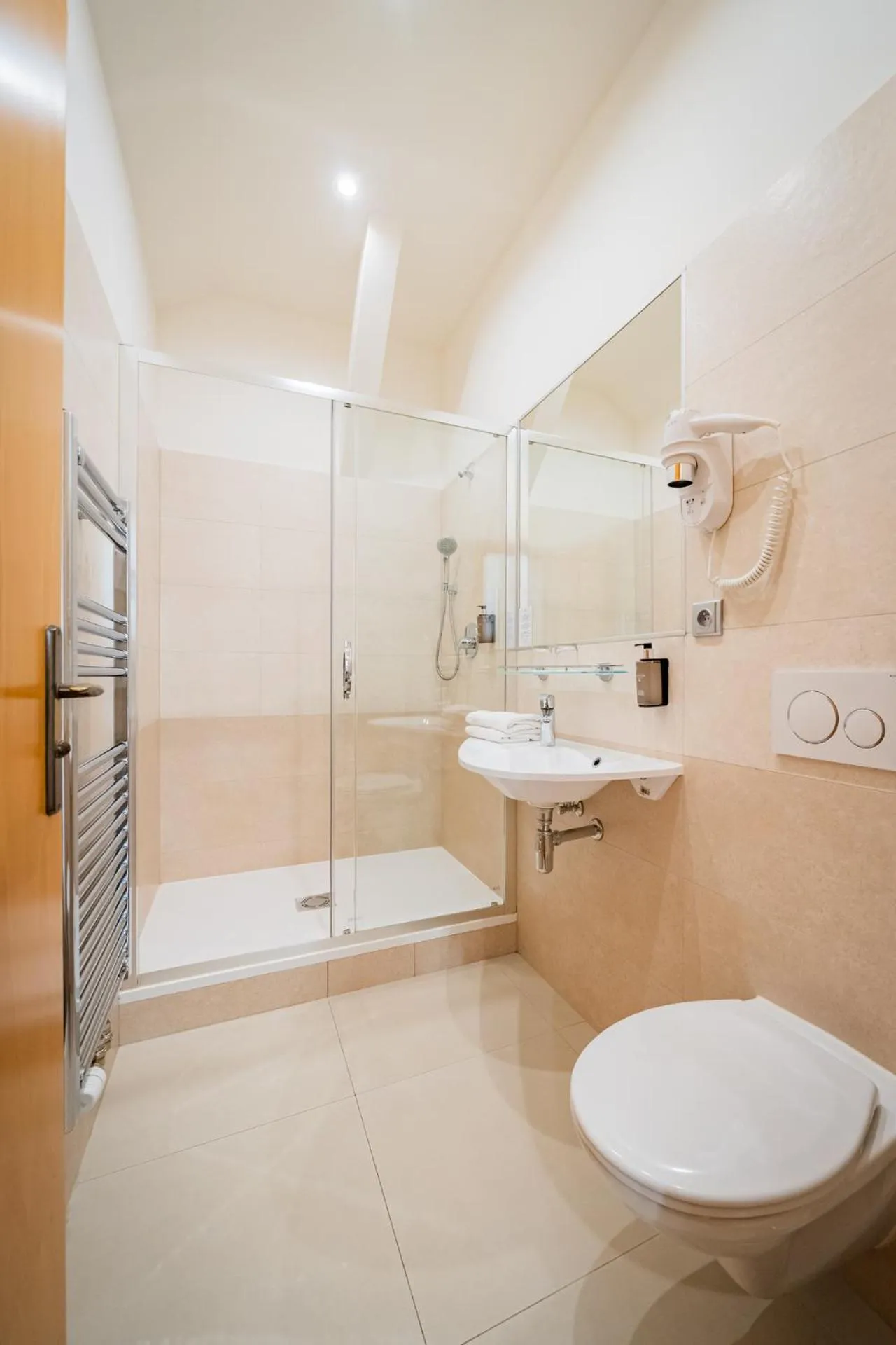 Shower in Hotel Atos