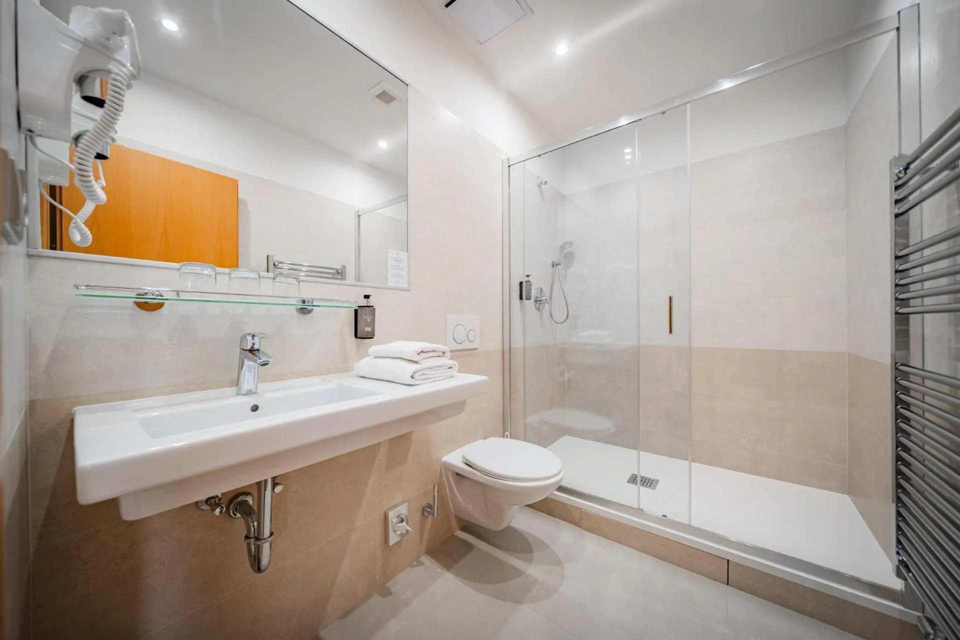 Bathroom in Hotel Atos