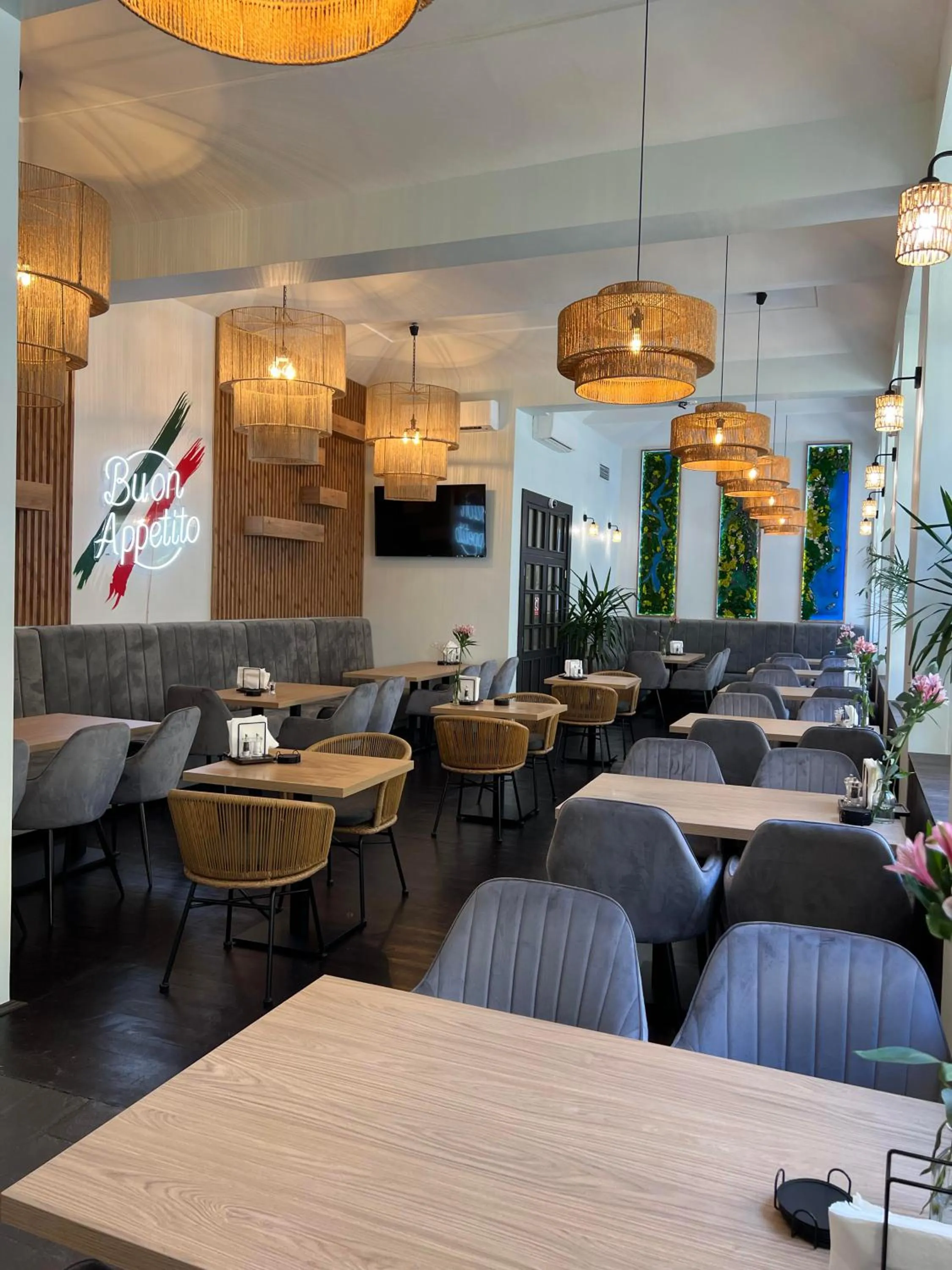 Restaurant/places to eat in Hotel Atos