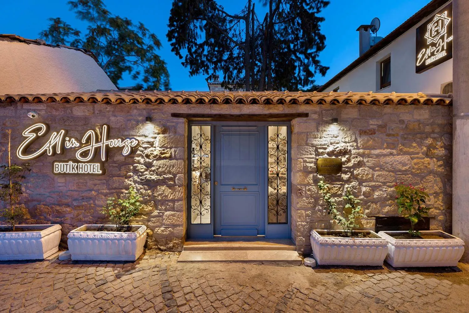Facade/entrance in EFLIN HAUS Historical Place & Monument