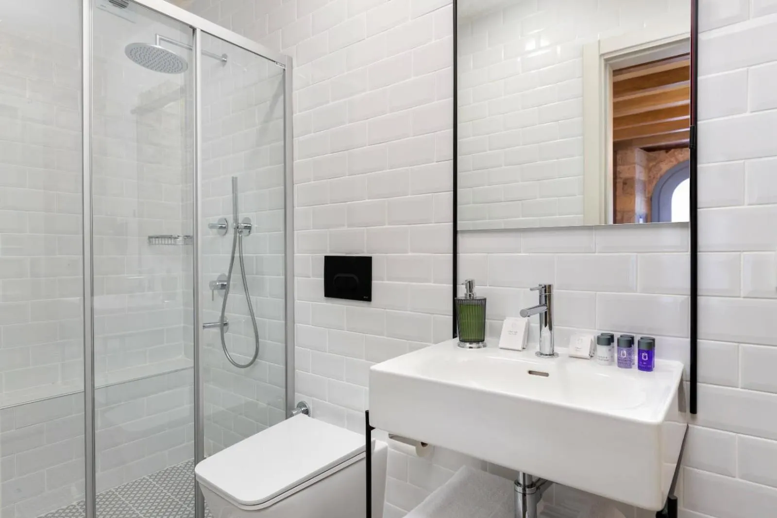 Bathroom in EFLIN HAUS Historical Place & Monument