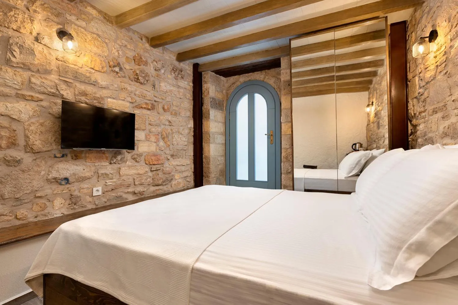 Bed in EFLIN HAUS Historical Place & Monument