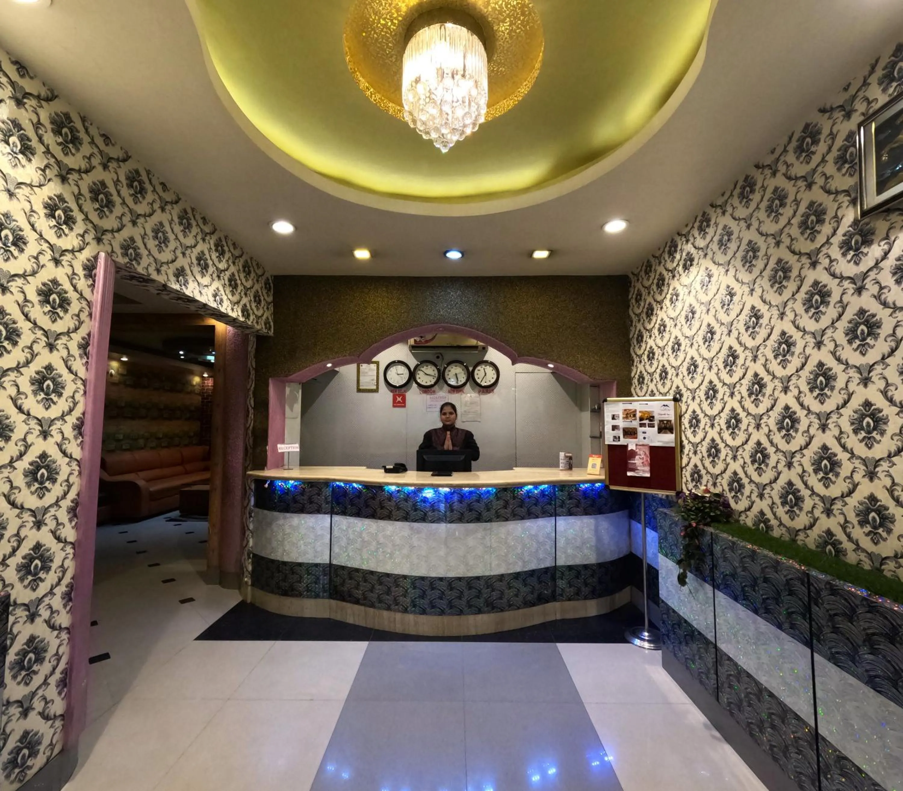 Restaurant/places to eat in Hotel Grand Corporate