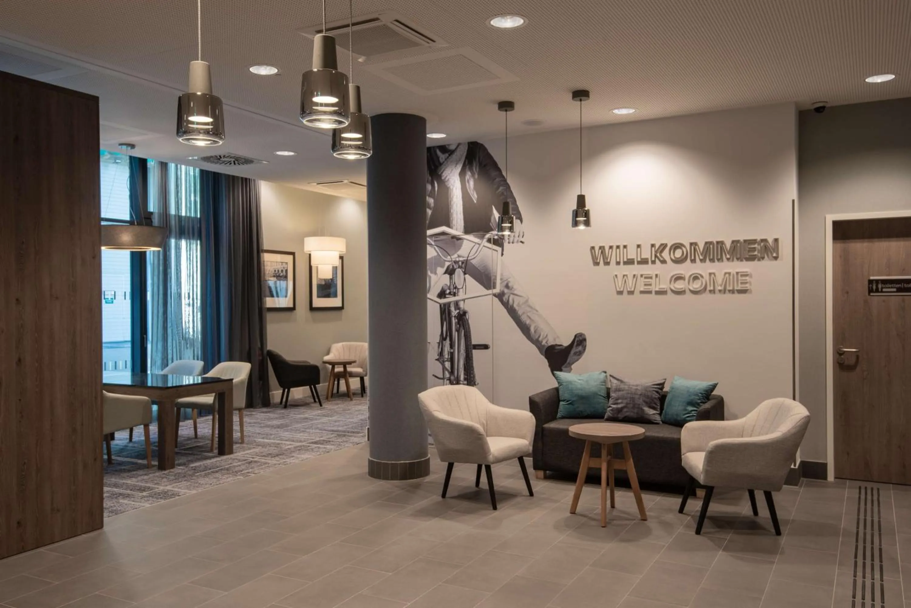 Lobby or reception in Hampton by Hilton Düsseldorf City Centre