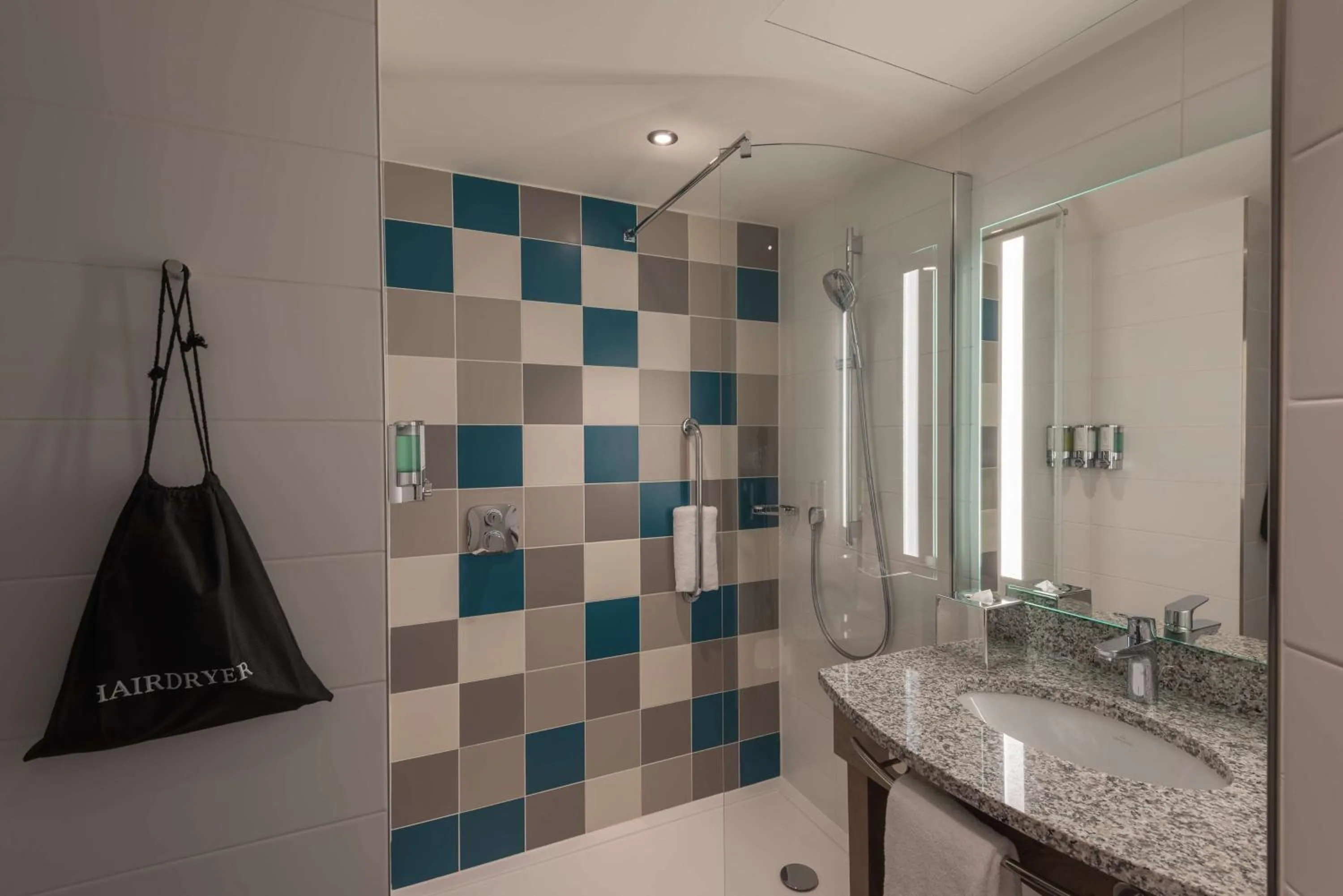 Bathroom in Hampton by Hilton Düsseldorf City Centre