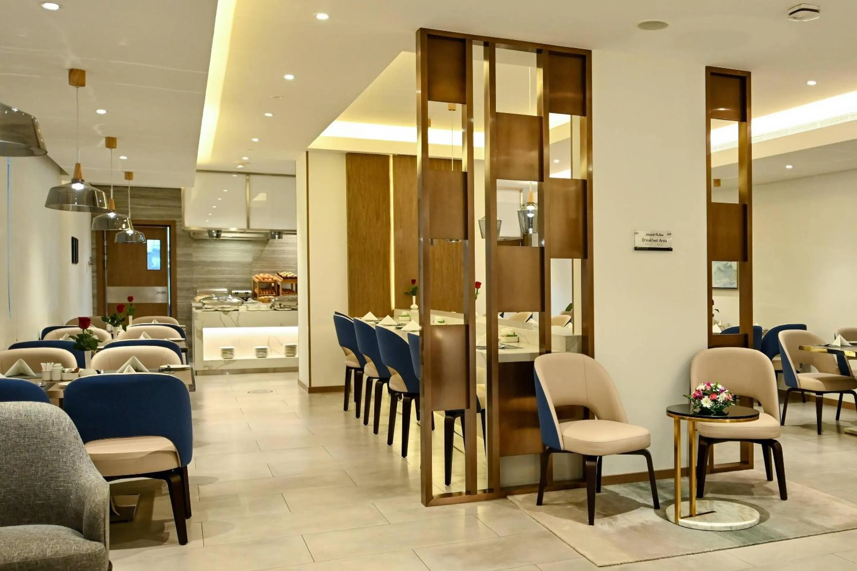 Restaurant/places to eat in Comfort Hotel Jeddah King Road