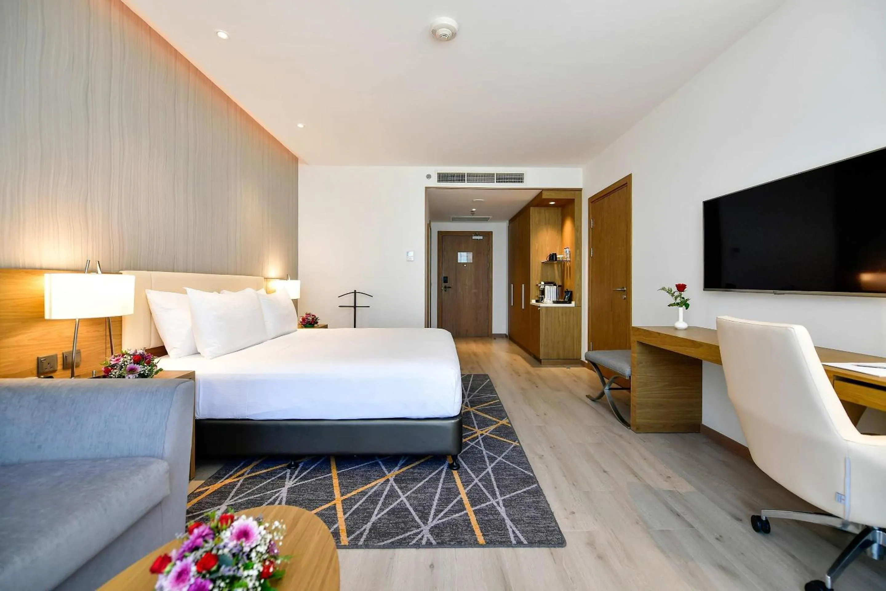 Bedroom, Bed in Clarion Hotel Jeddah Airport