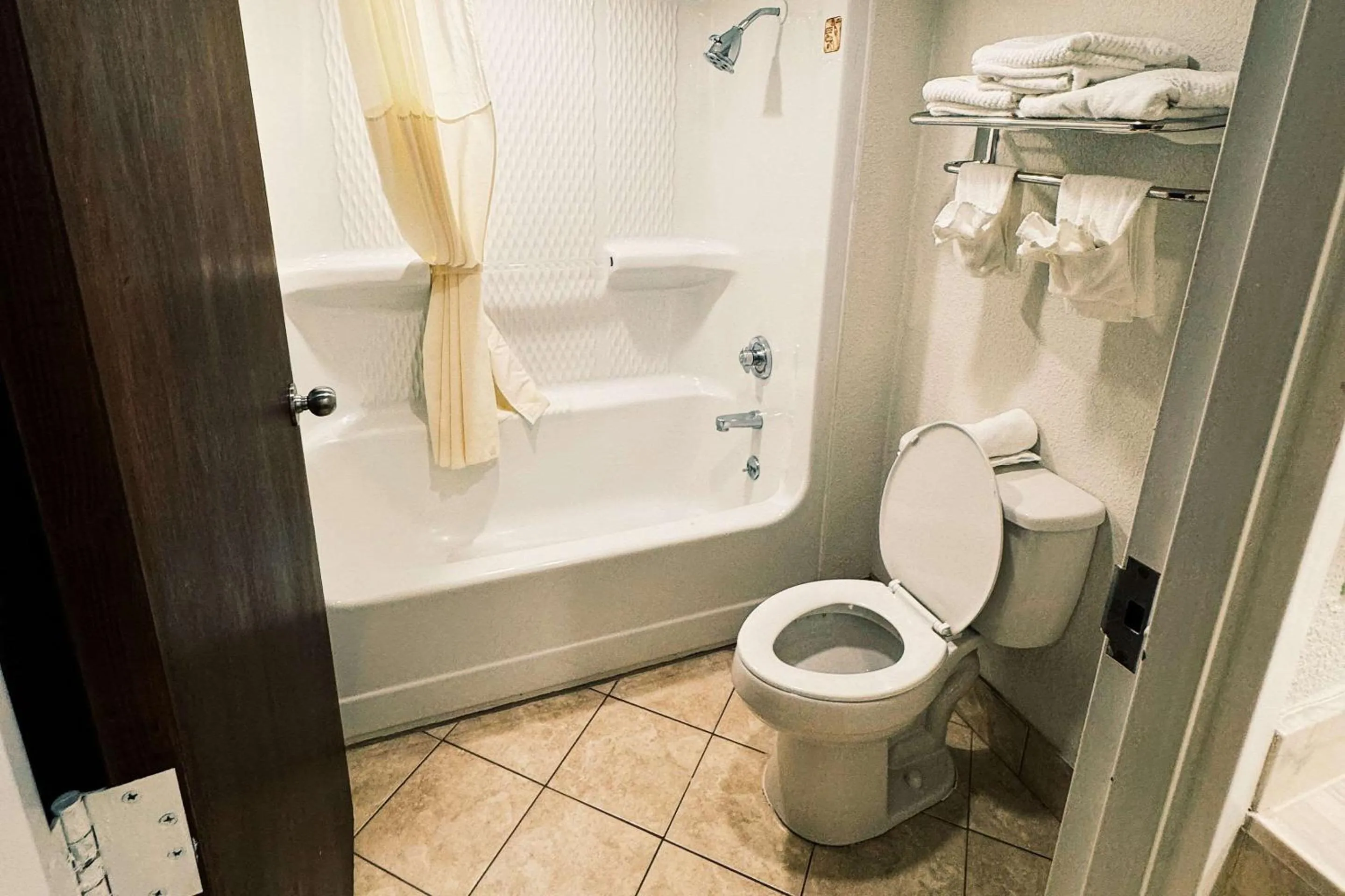 Bedroom in Quality Inn near Chattanooga South