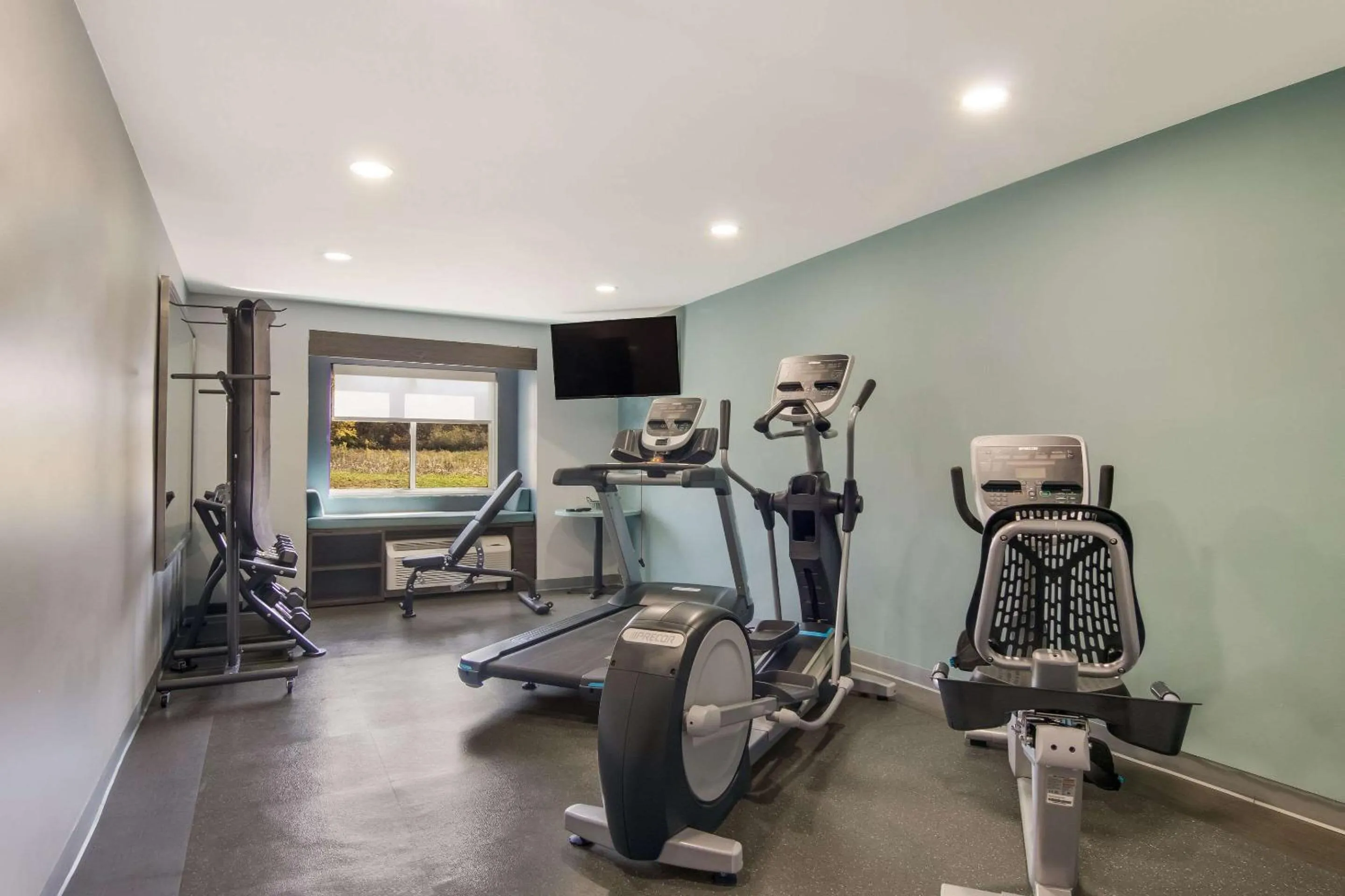 Fitness centre/facilities in MainStay Suites Clarion, PA near I-80