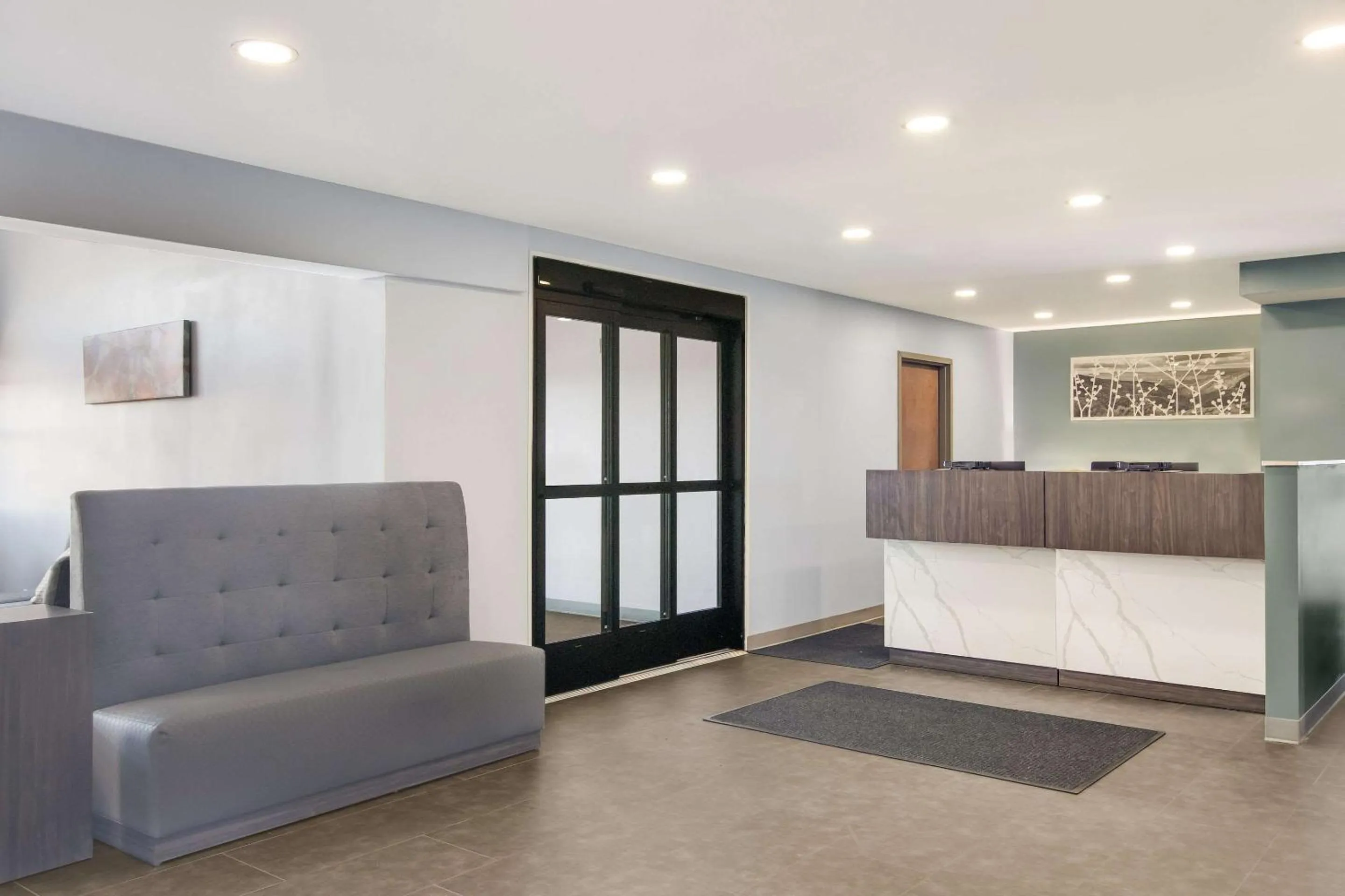 Lobby or reception in MainStay Suites Clarion, PA near I-80