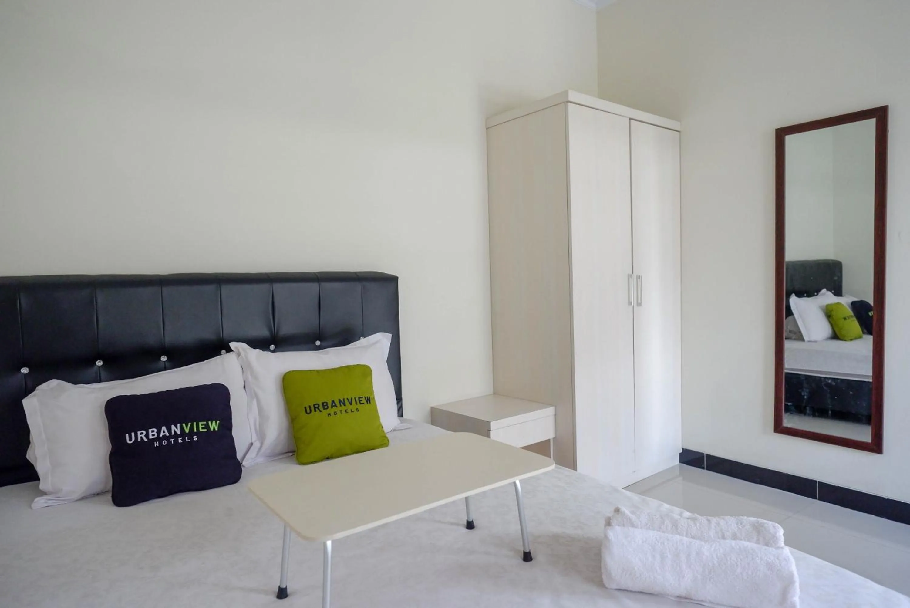 Bedroom, Bed in Urbanview Hotel Syariah Casa Azmya Yogyakarta by RedDoorz