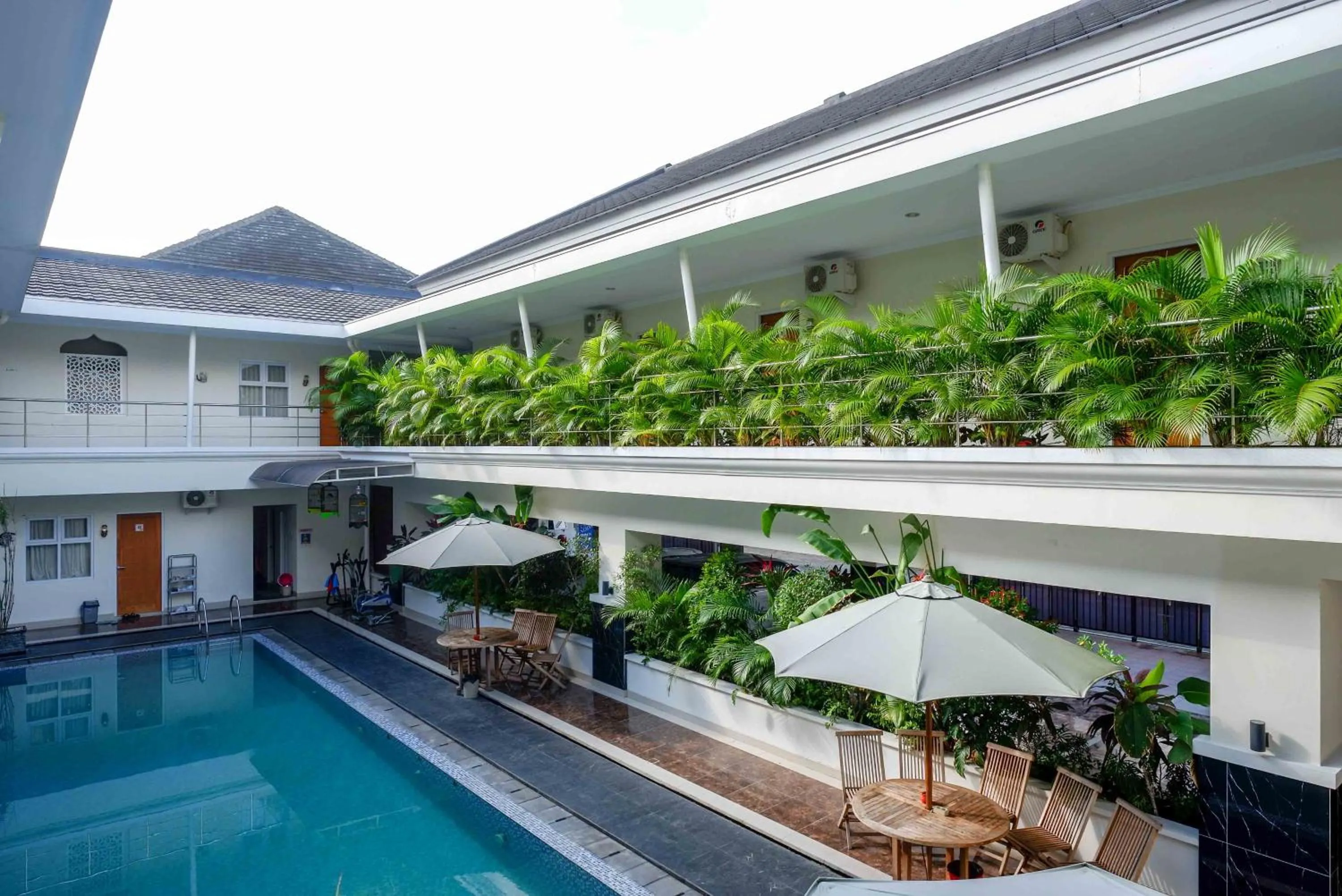 Swimming pool in Urbanview Hotel Syariah Casa Azmya Yogyakarta by RedDoorz