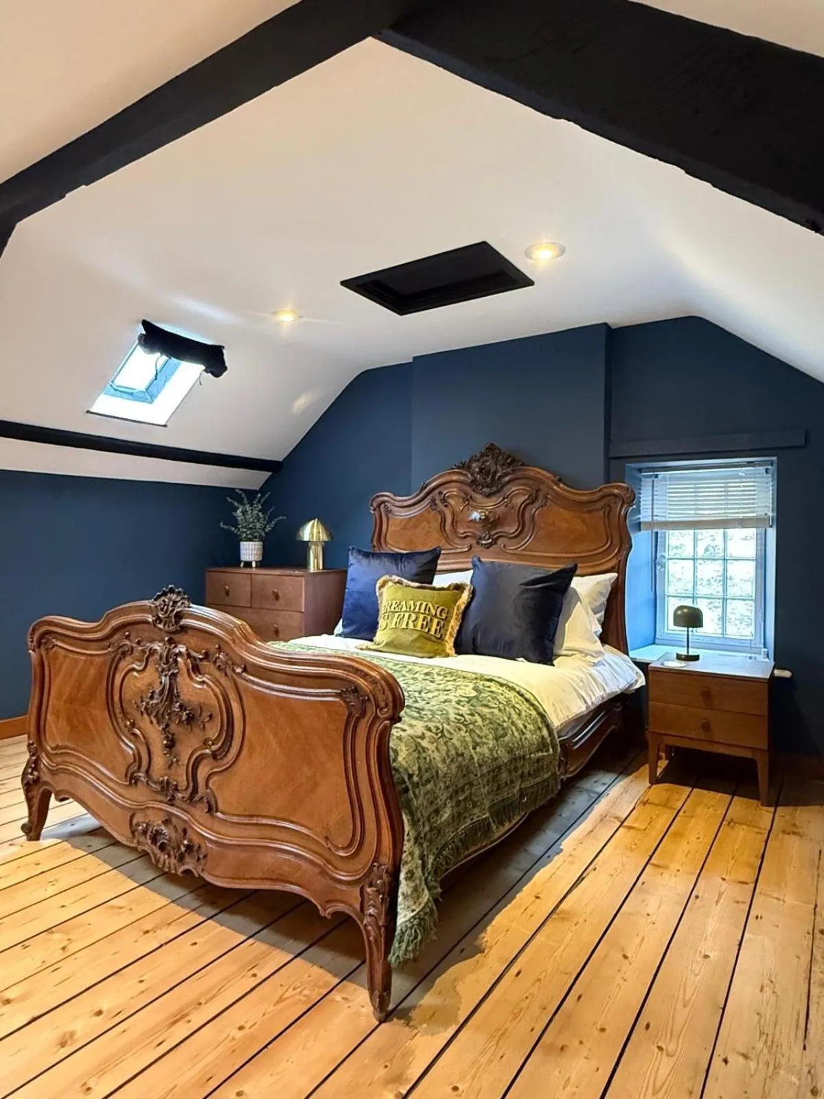 Bed in Bow Alley Lodge