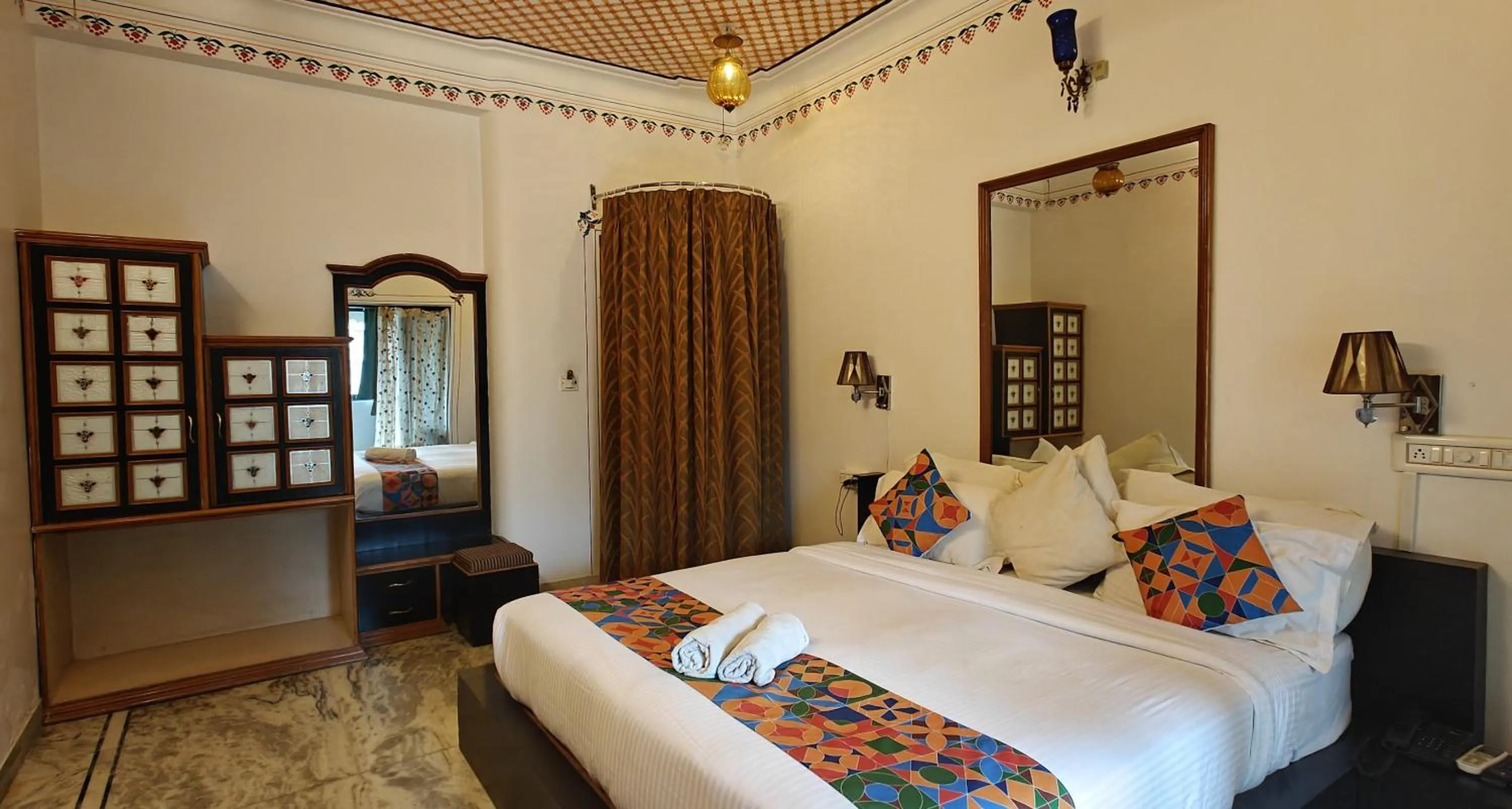 Bed in Baba Palace - A Heritage Hotel, Udaipur