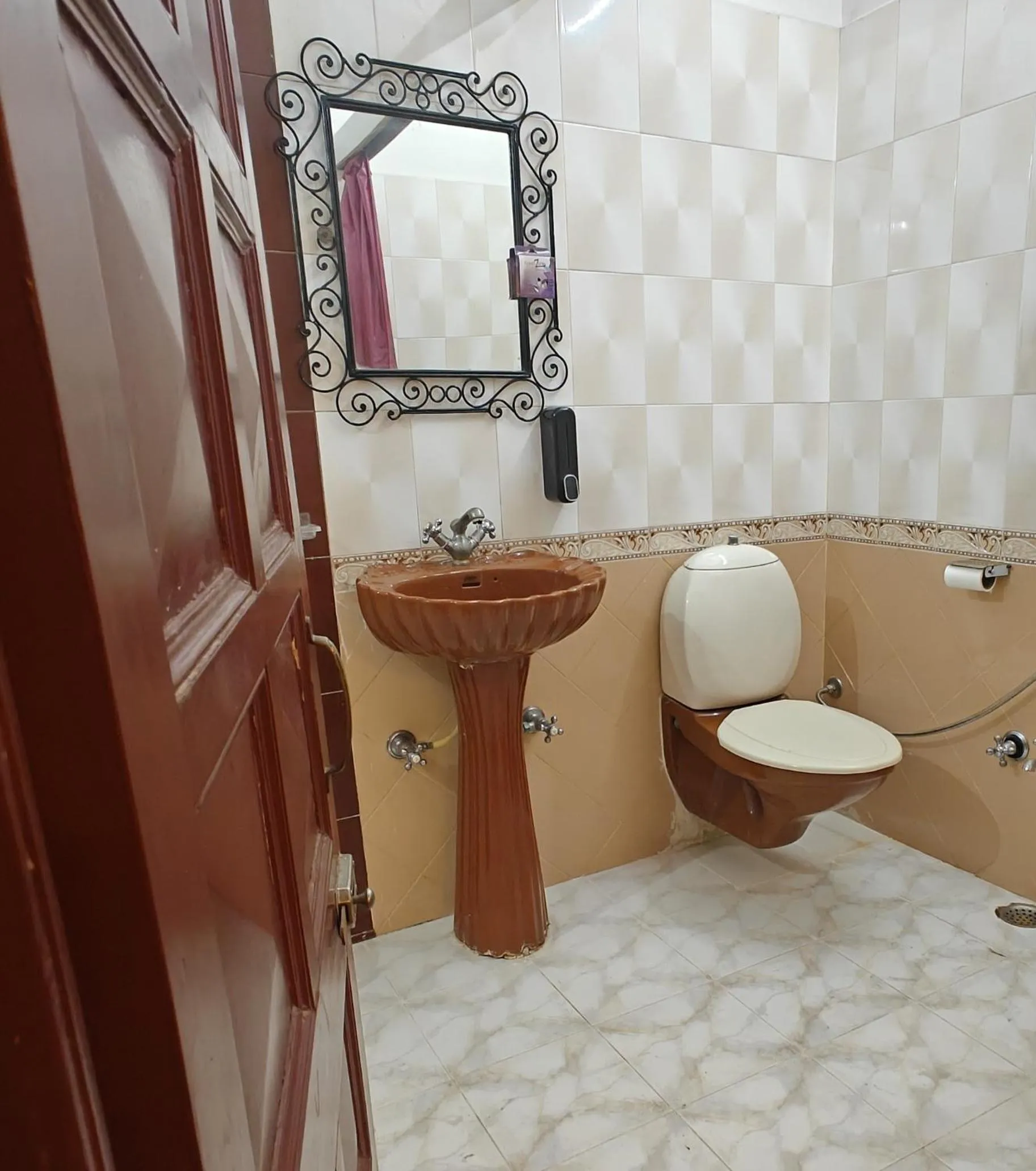 Toilet in Baba Palace - A Heritage Hotel, Udaipur